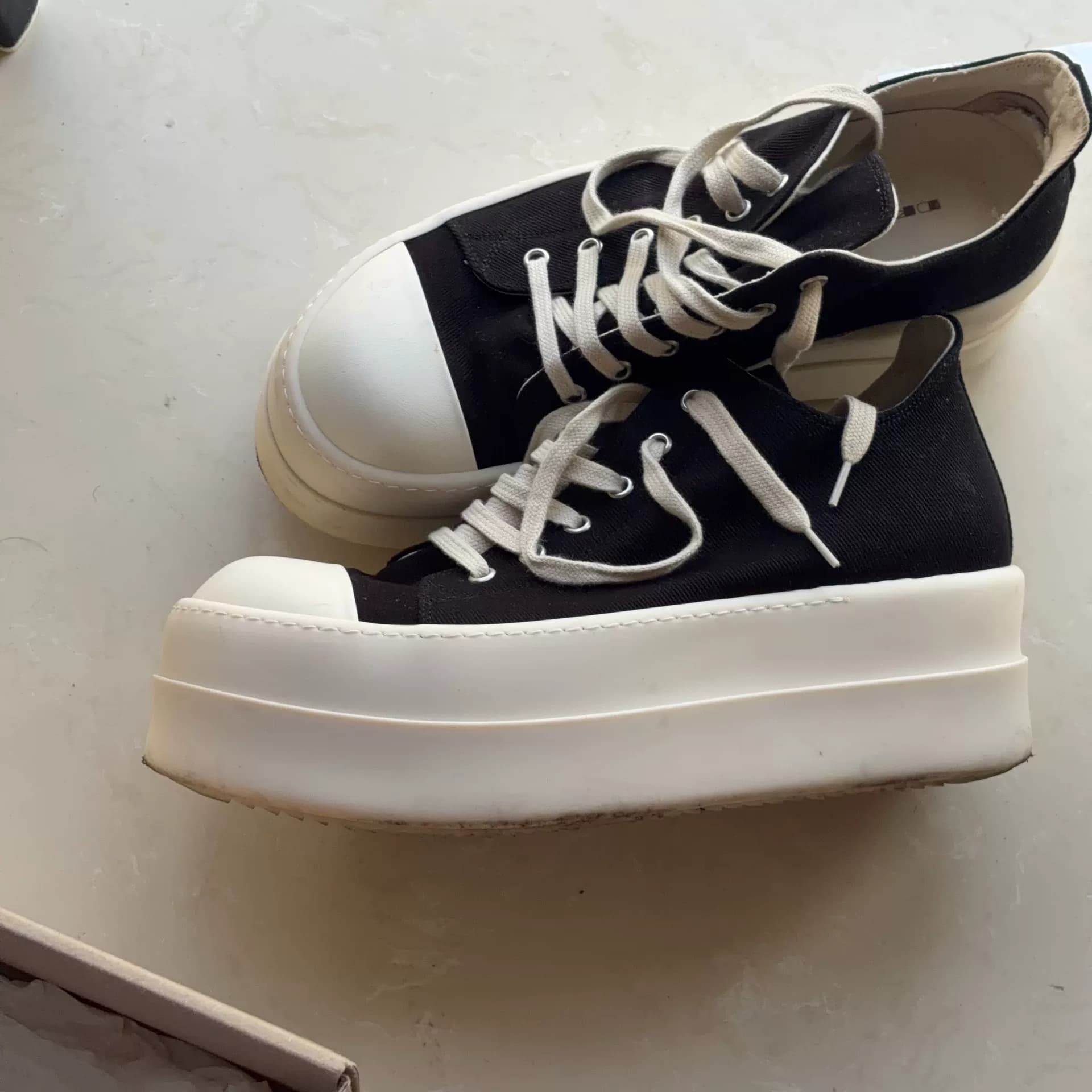 【Черные парусиновые туфли RICK OWENS на толстой подошве с низким берцем】