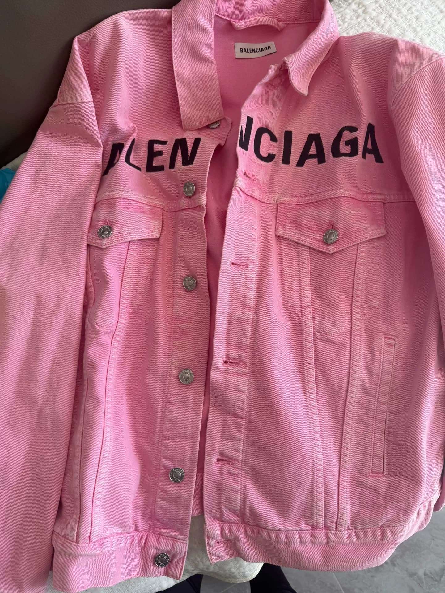 Розовая джинсовая куртка Balenciaga от Balenciaga Размер 38