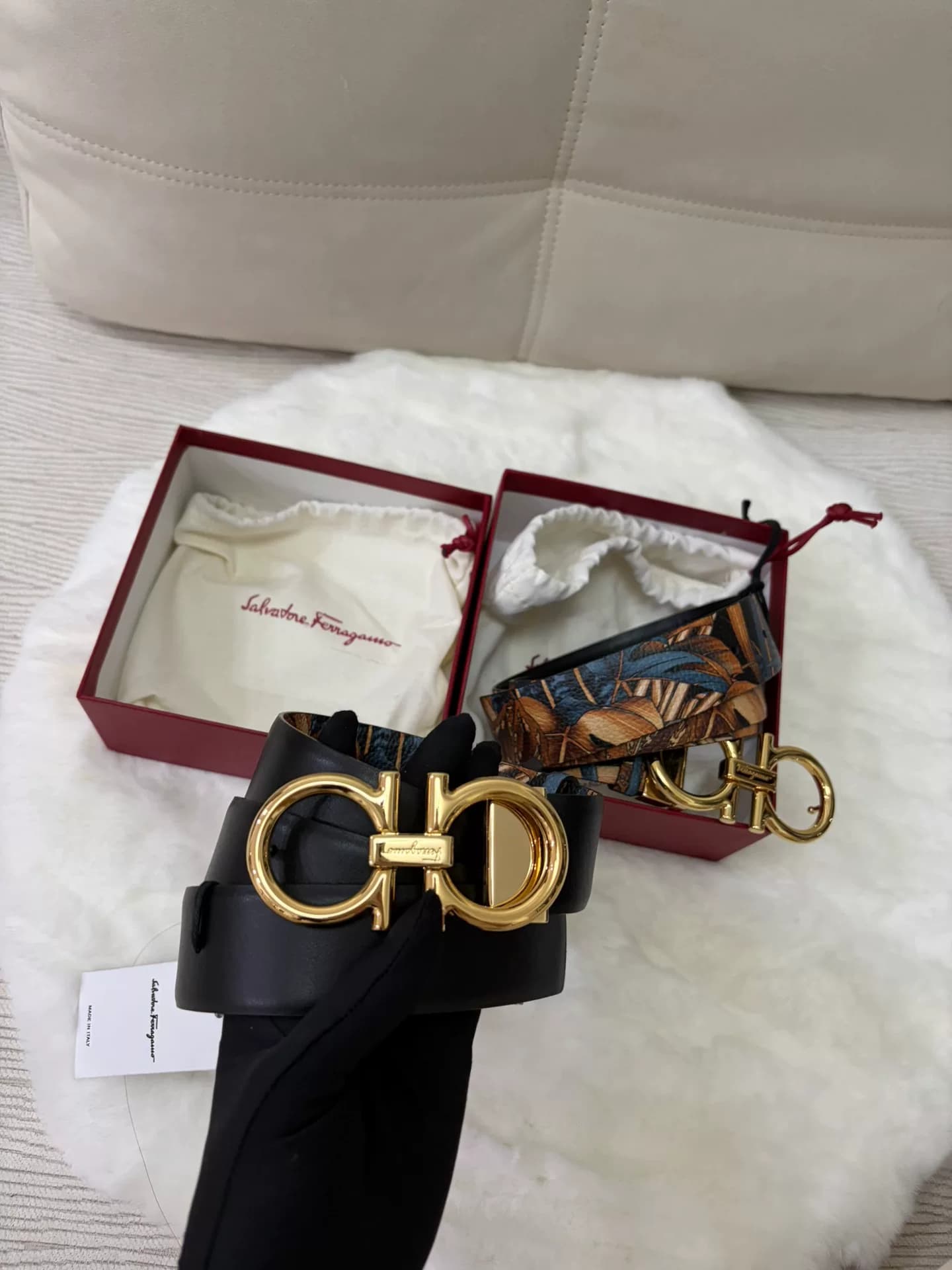 Совершенно новая натуральная двусторонняя кожа Salvatore Ferragamo от Salvatore Ferragamo