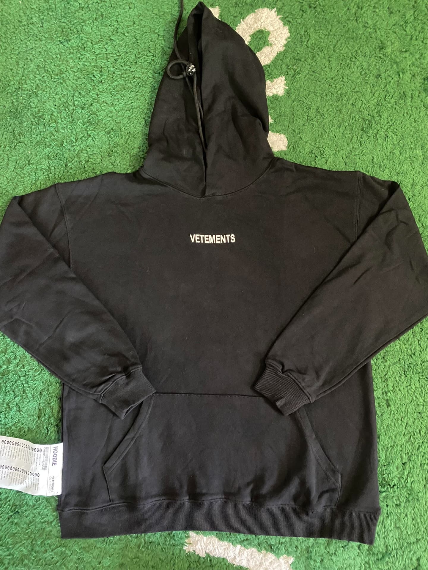 Черный свитер с капюшоном VETEMENTS