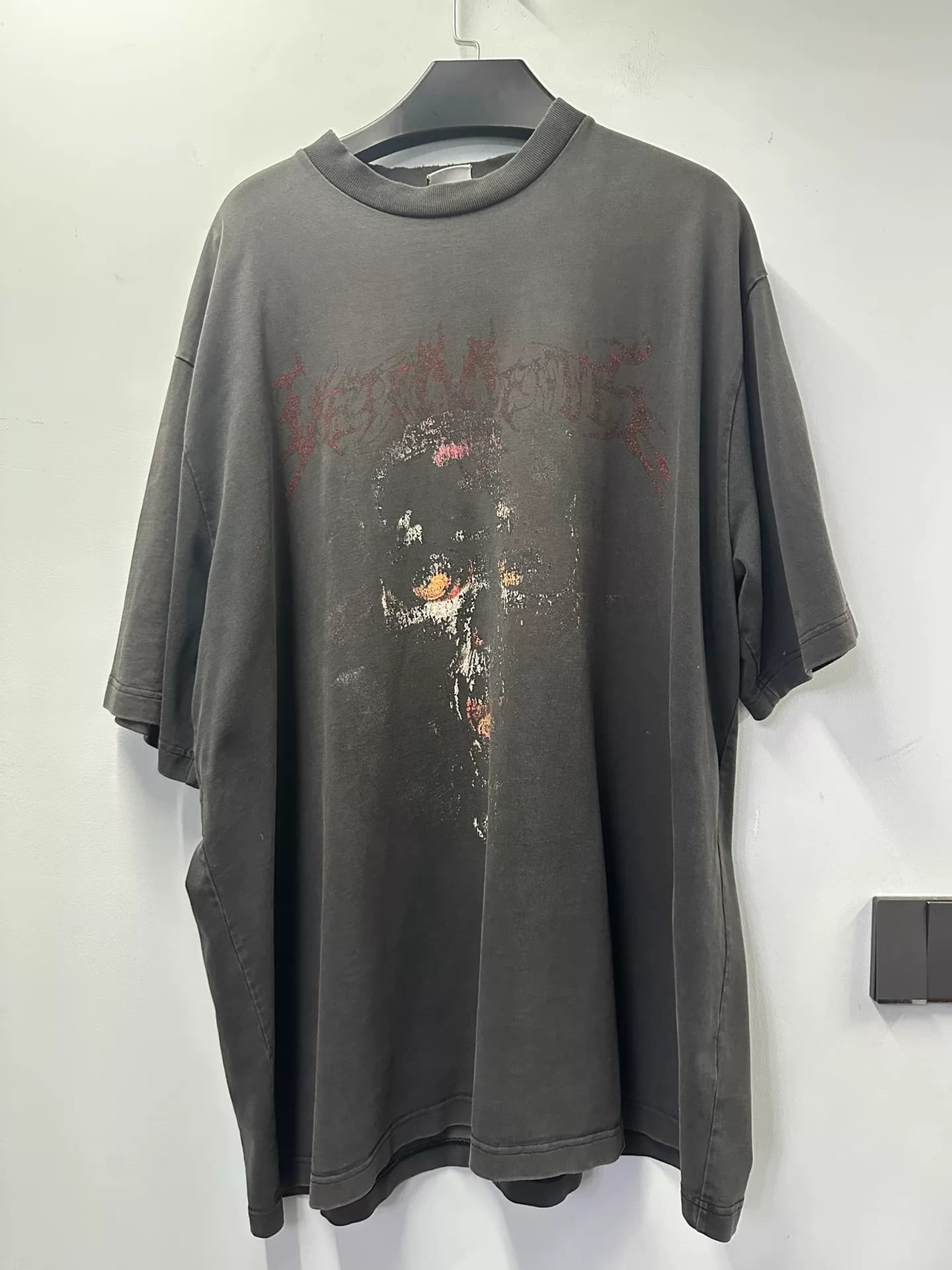 Когда-то очень популярным был короткий рукав Vetements front ghost face grimace 18ss