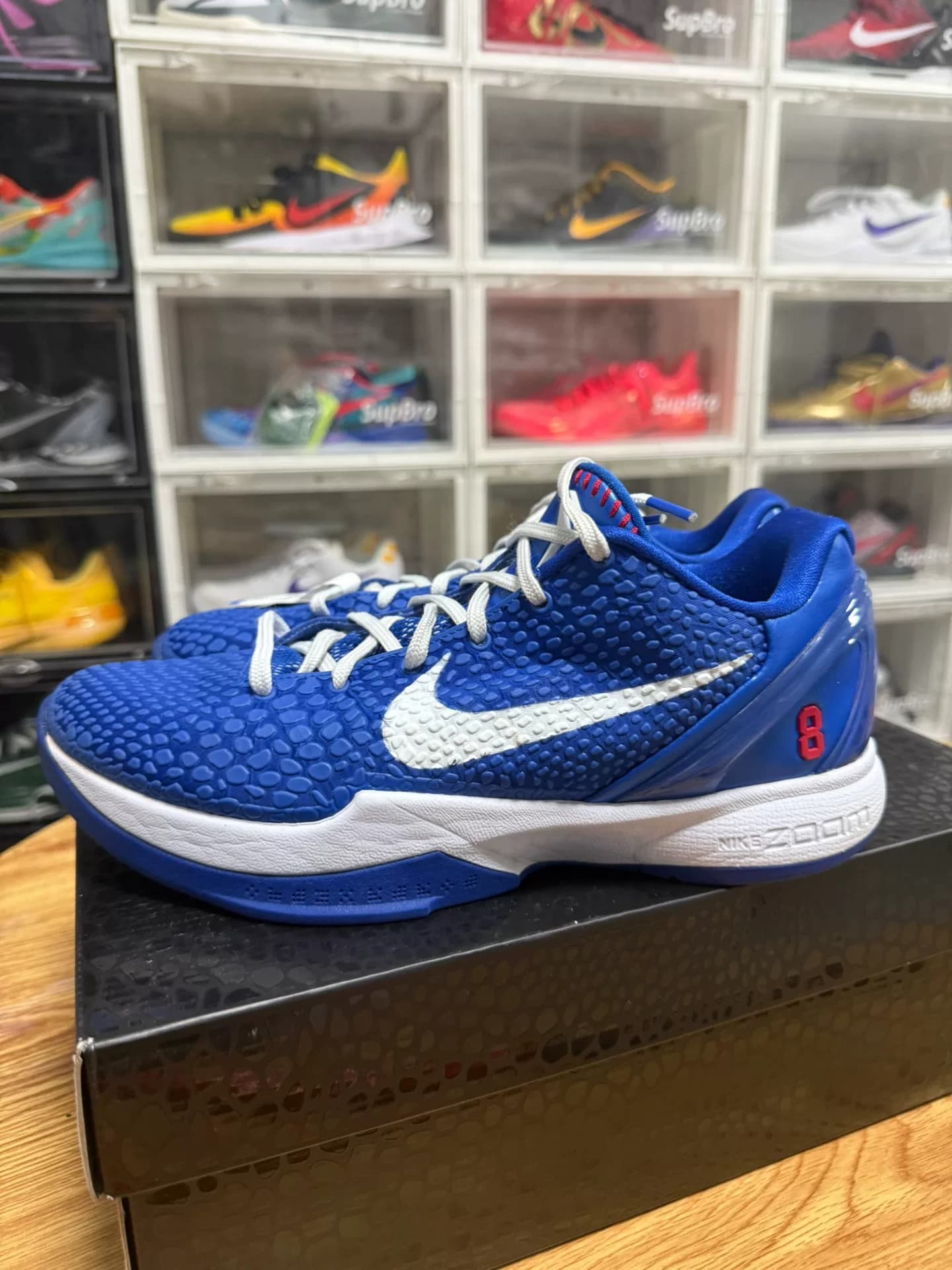 kobe6 Dodge размер 43, хорошего цвета, без оригинальной коробки
