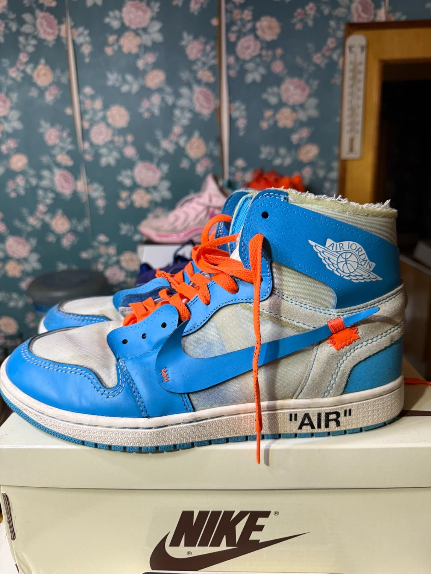 Кобрендовые кроссовки Nike ow aj1 North Carolina blue размера 44,5 - хороший цвет