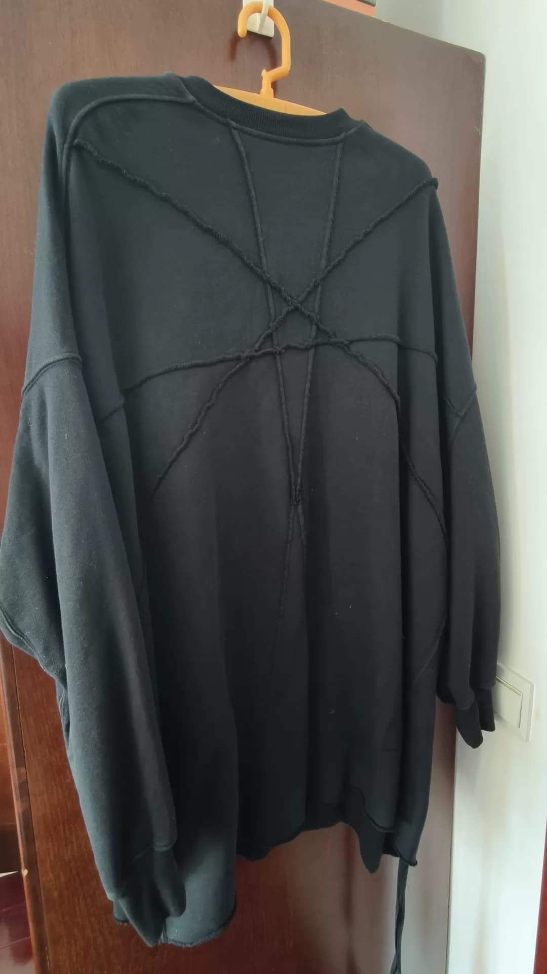 Свитер с пентаграммой на рукаве летучей мыши от Rick Owens Drkshdw