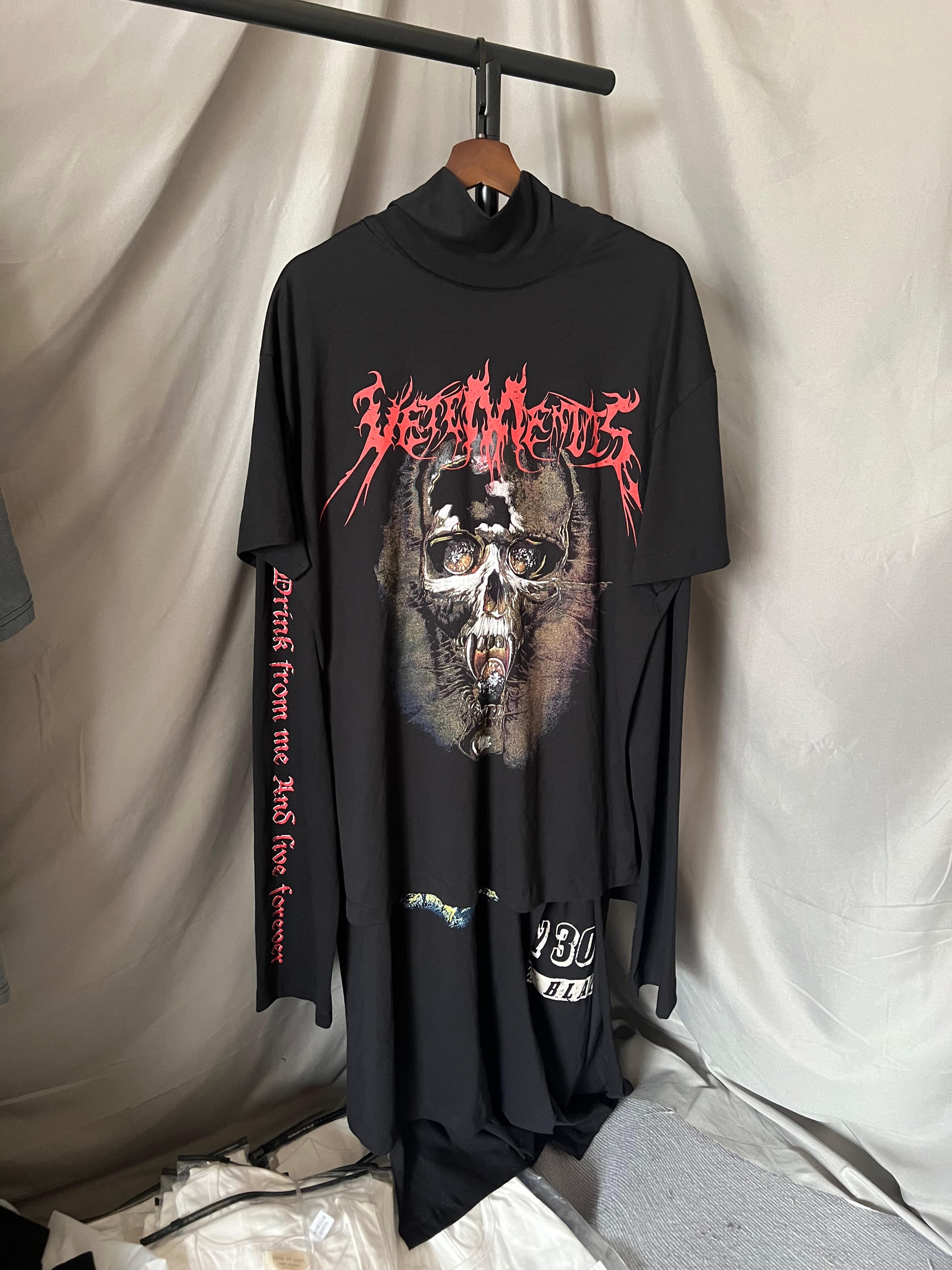 Почти новая футболка VETEMENTS 16AW show-фальшивая тройка с черной гримасой