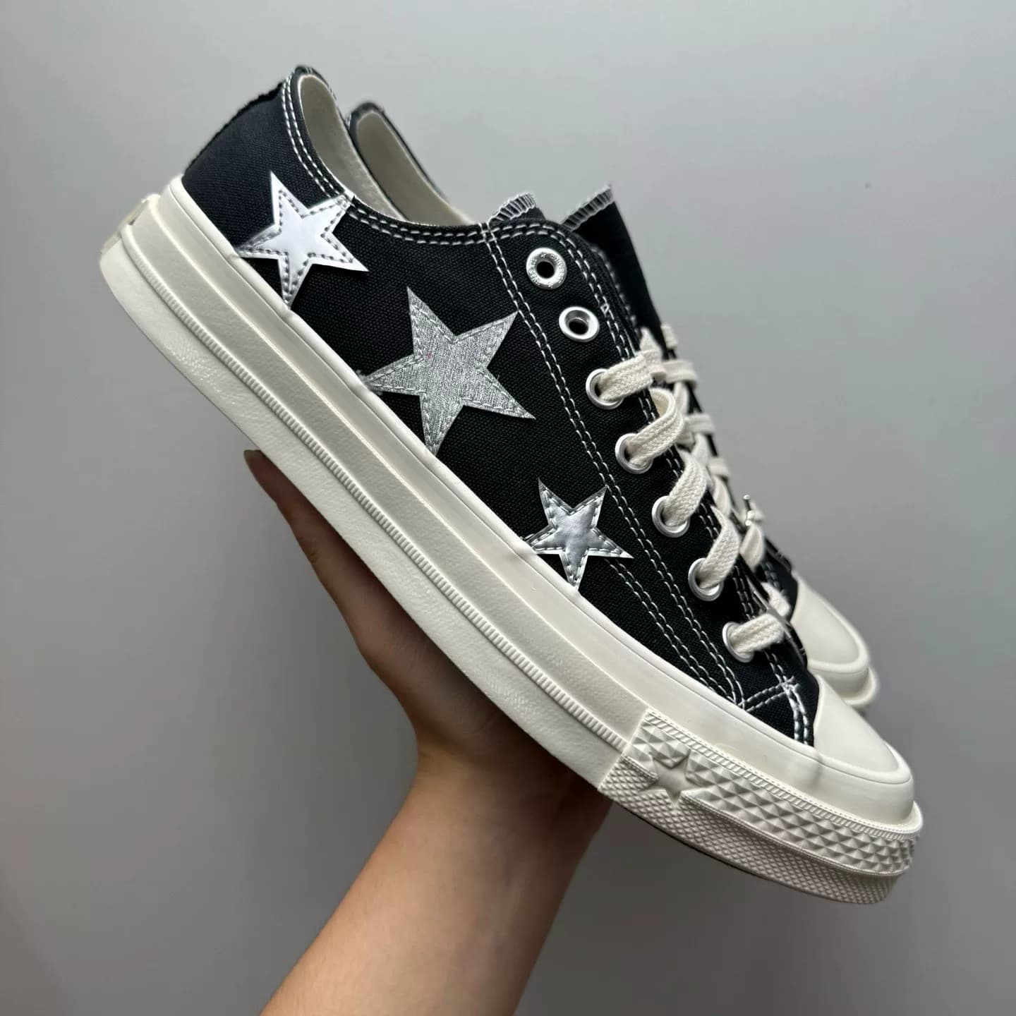 Спортивный глубокий вырез Converse CHUCK 70 X со звездным принтом