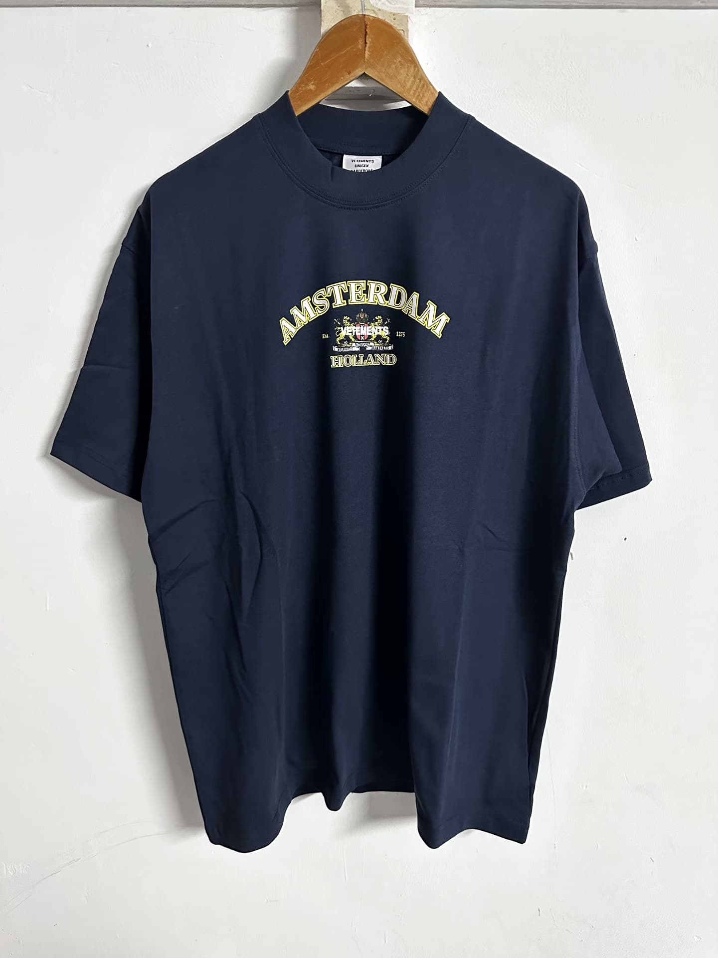 новая весенне-летняя футболка vetements 2026