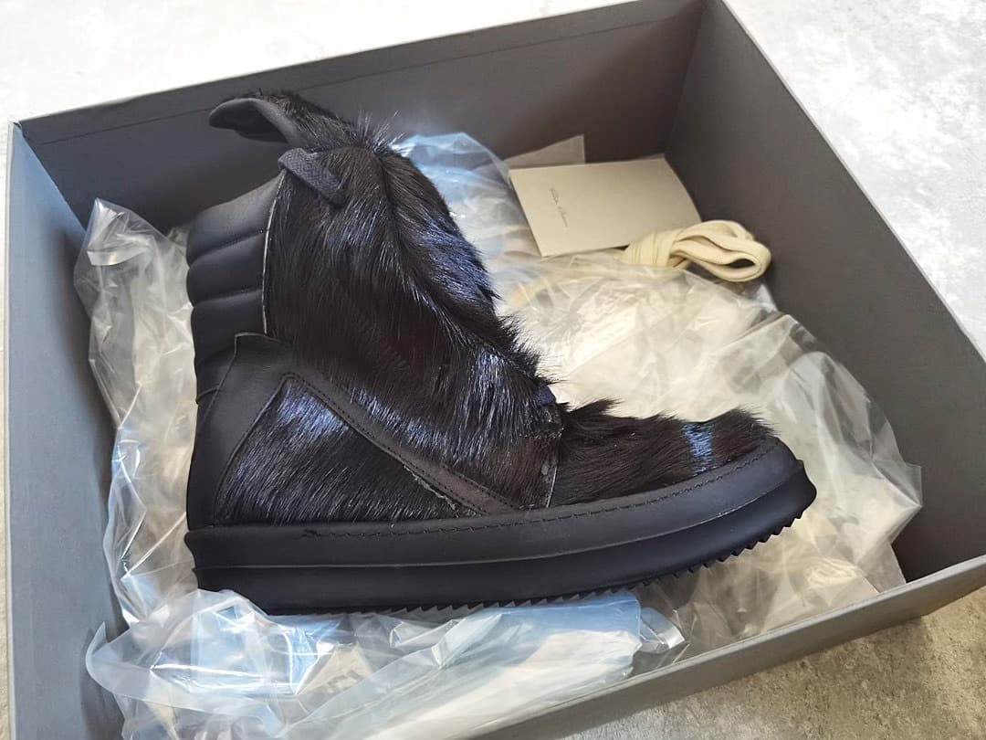 Коллекция "Перевернутый треугольник" из конского волоса Rick Owens RO main line для мужчин и женщин, выполненная в потолочном стиле