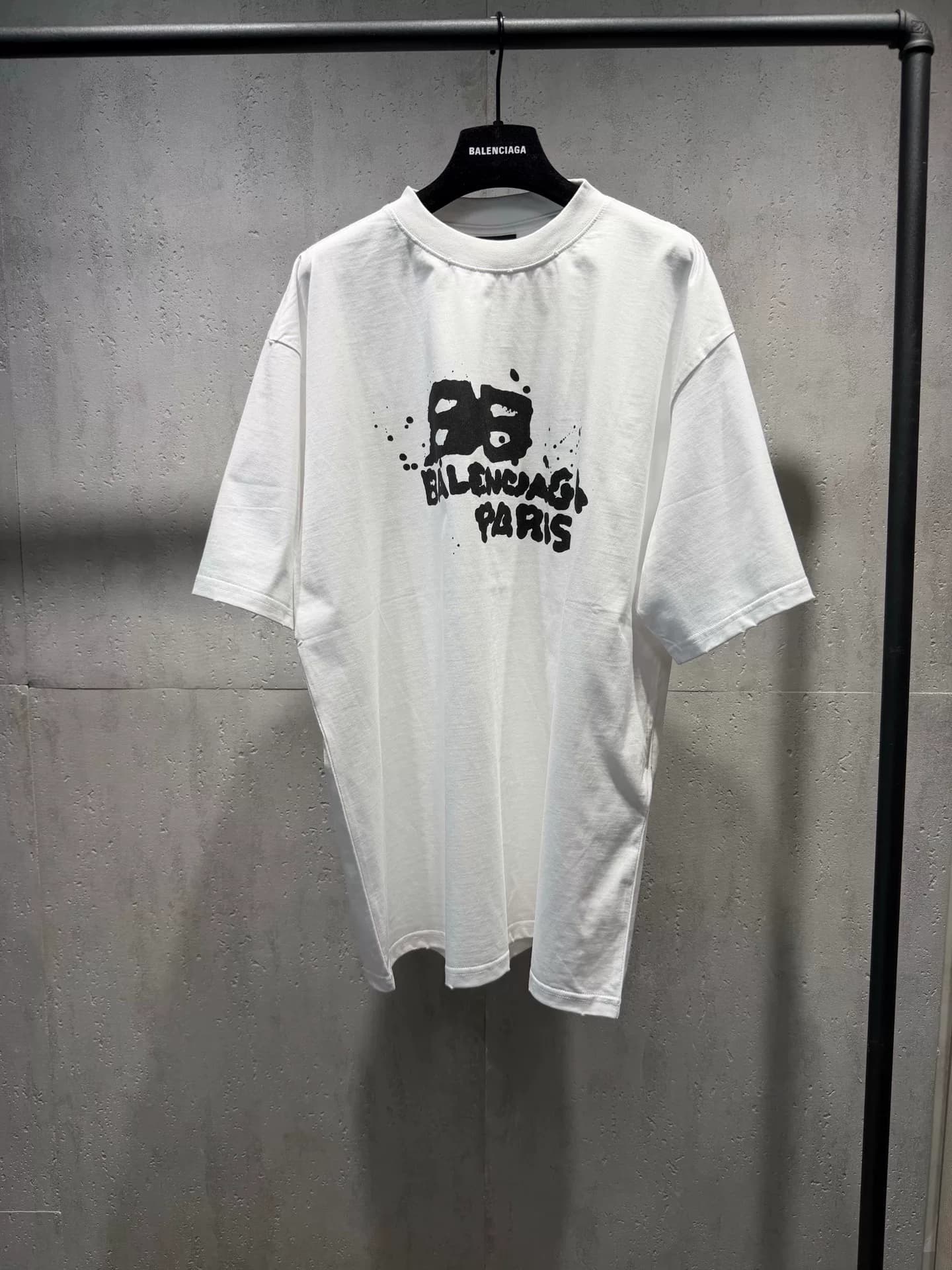 Balenciaga Баленсиага SS23 пуловер с буквенным принтом и круглым вырезом, короткий рукав