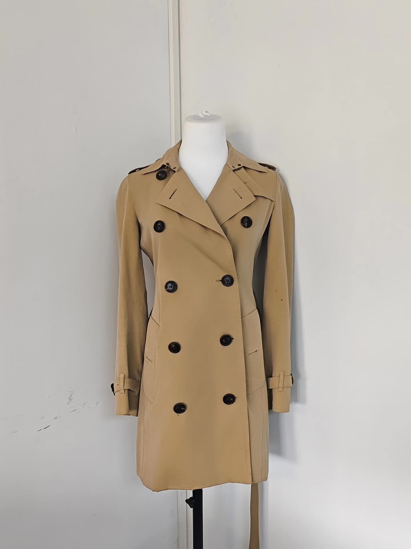 Burberry Ветровка Burberry Kensington на одной пуговице, цвет хаки, размер 12, длина