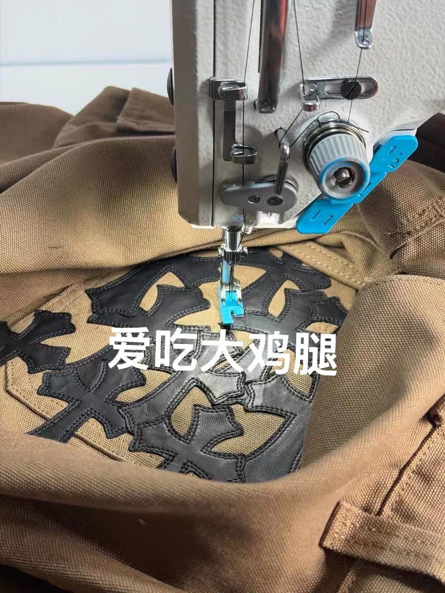 Бросьте вызов всей сети!ChromeHearts Croxin новая групповая наклейка с крестом из кожи коричневого цвета