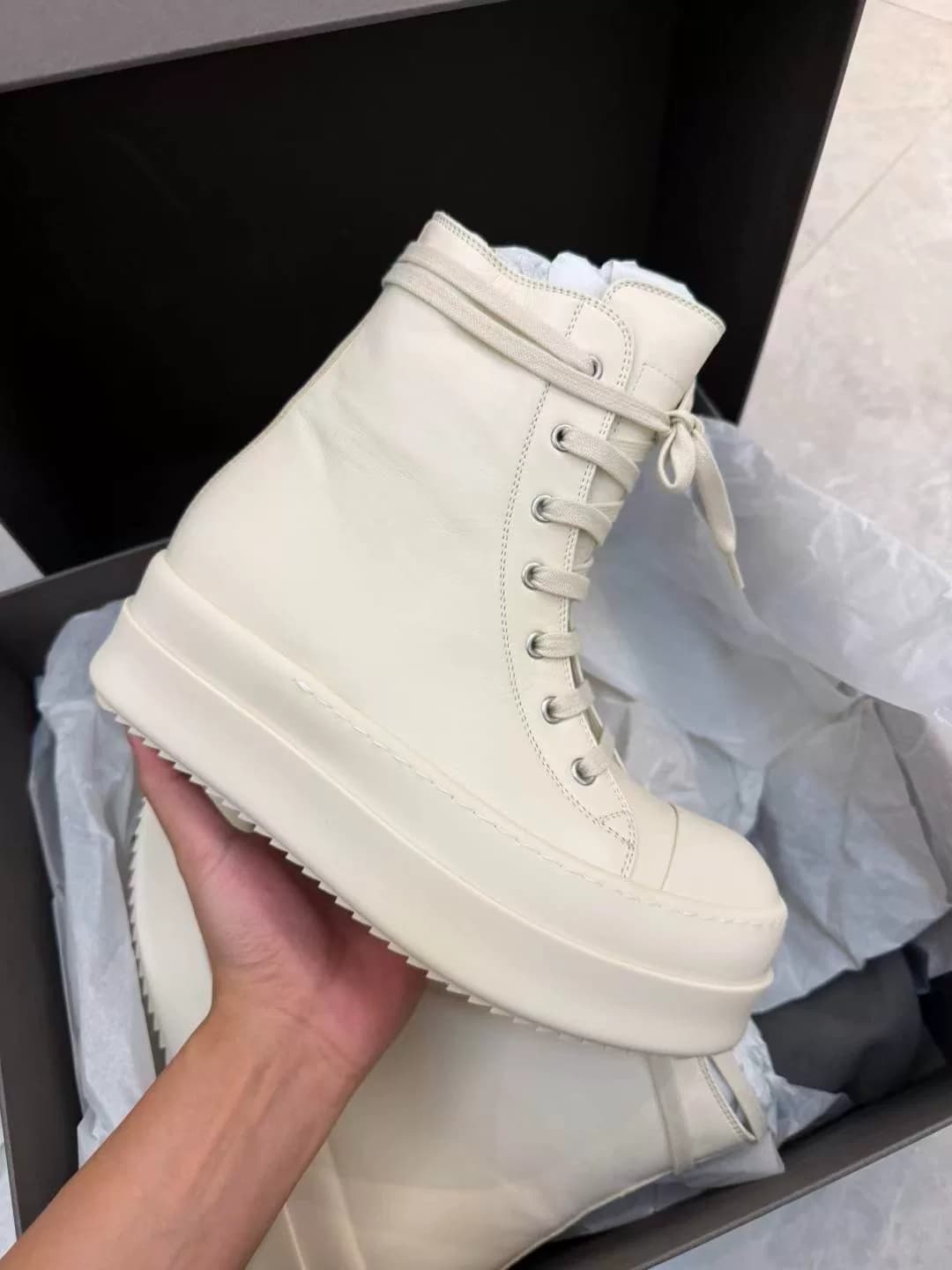 Кроссовки Rick Owens RO main line белого цвета с высоким берцем на толстой подошве