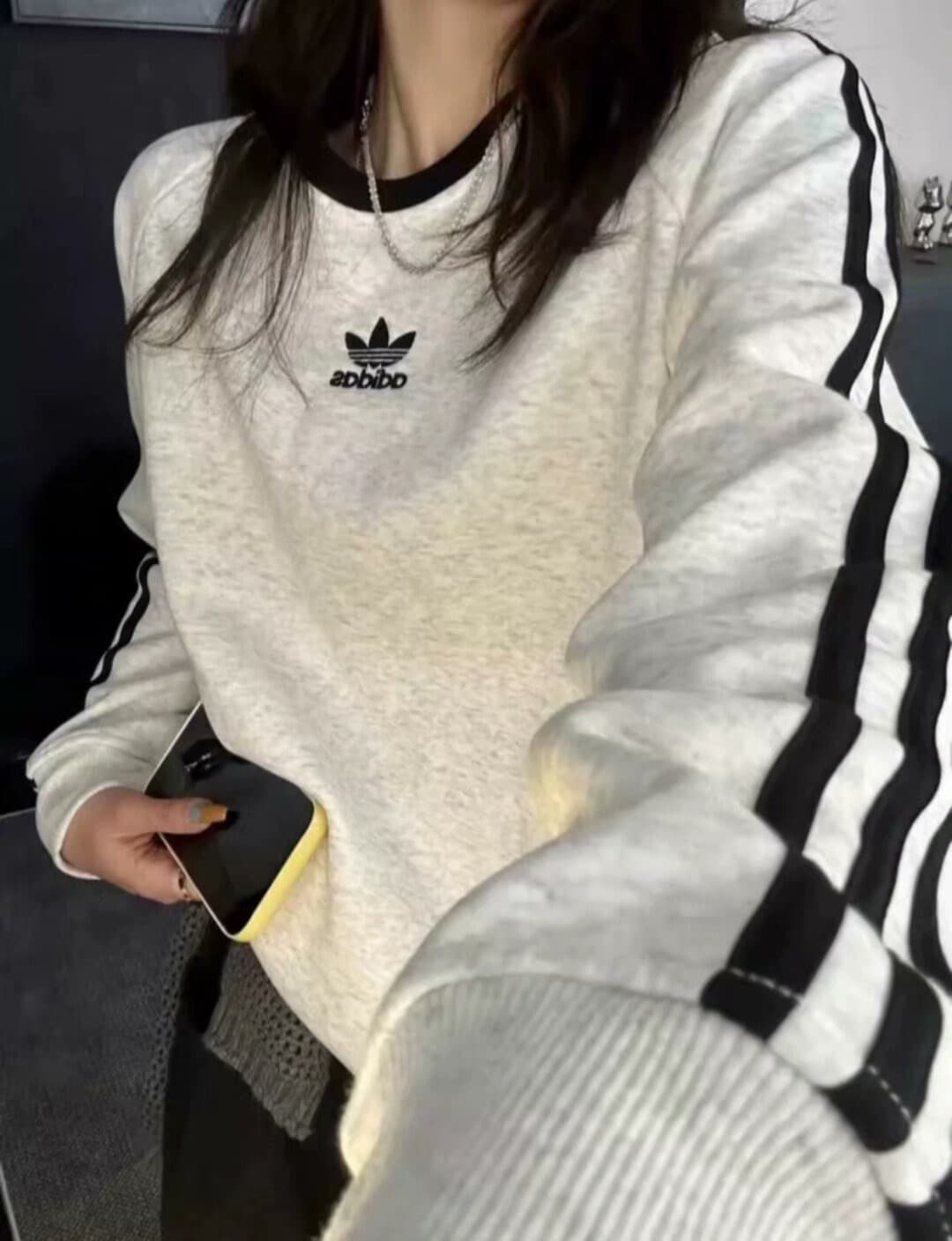 Свитер Adidas clover для мужчин и женщин с одинаковой вышивкой и свободный спортивный топ в стиле кэжуал.