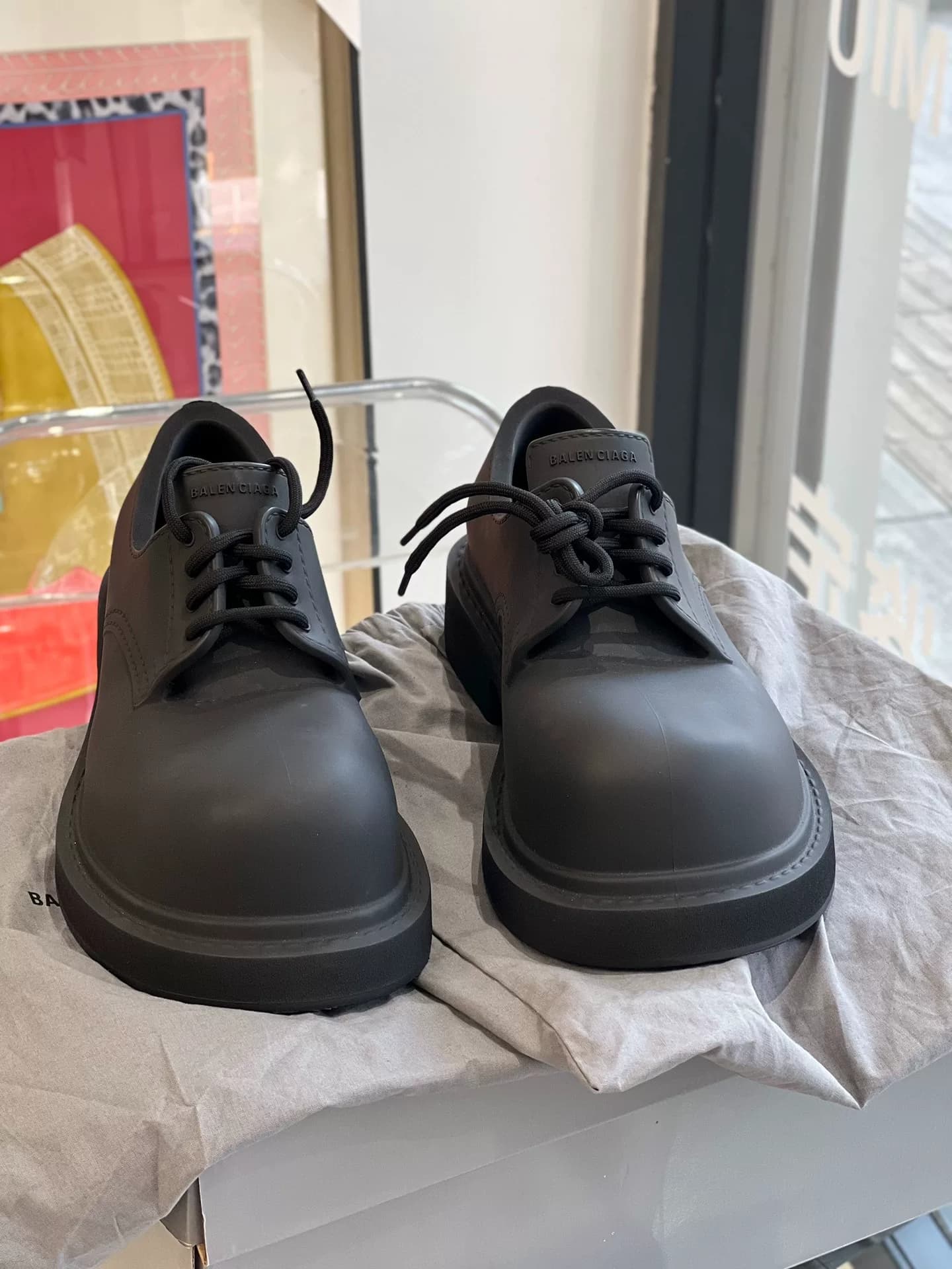 Совершенно новый неиспользуемый Balenciaga Balenciaga Stereo EV