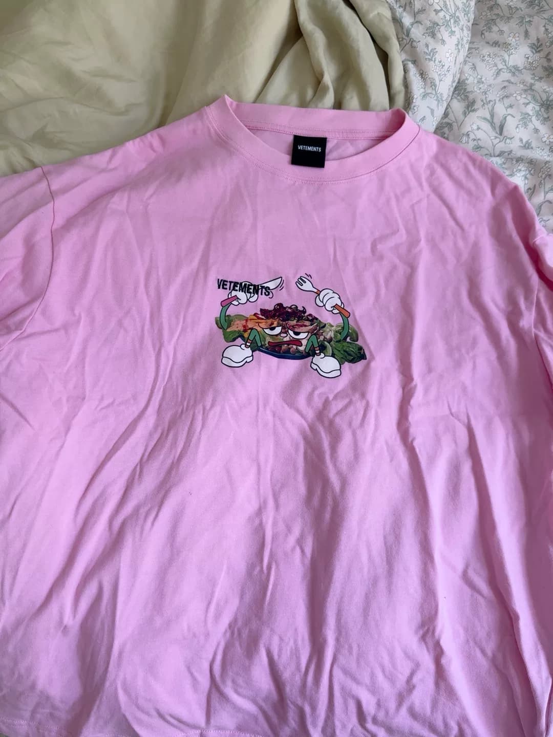 Женская розовая футболка VETEMENTS