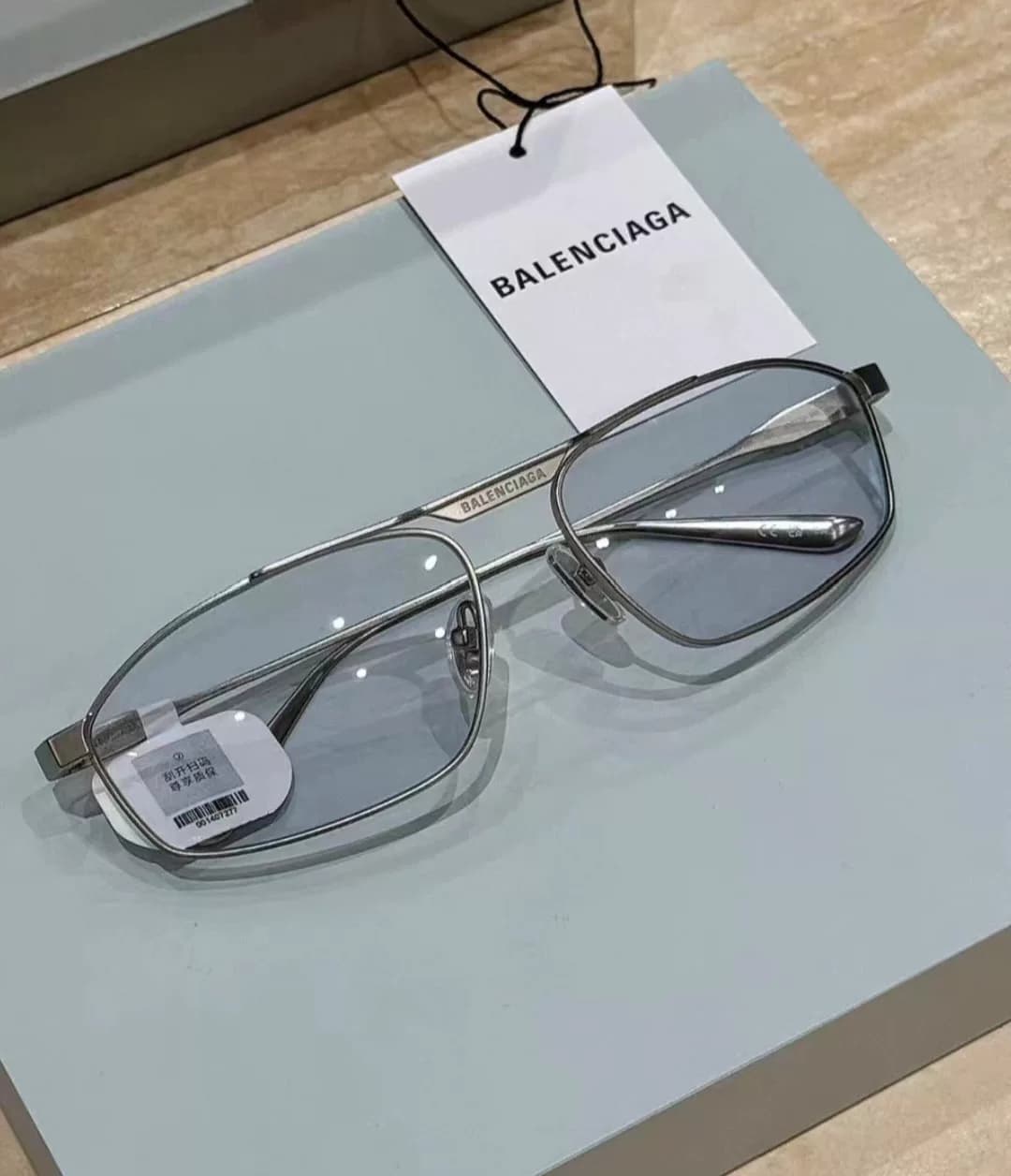 Balenciaga Футляр для солнцезащитных очков-авиаторов Balenciaga BB0416S Золотой