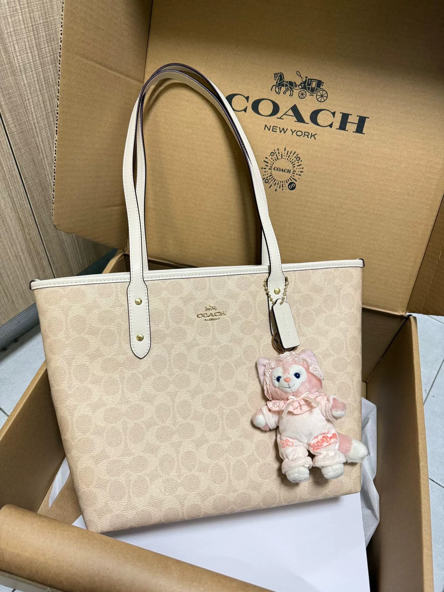 Совершенно новая изъятая из продажи сумка COACH City30 песочно-желтого цвета, доступна во всех цветах