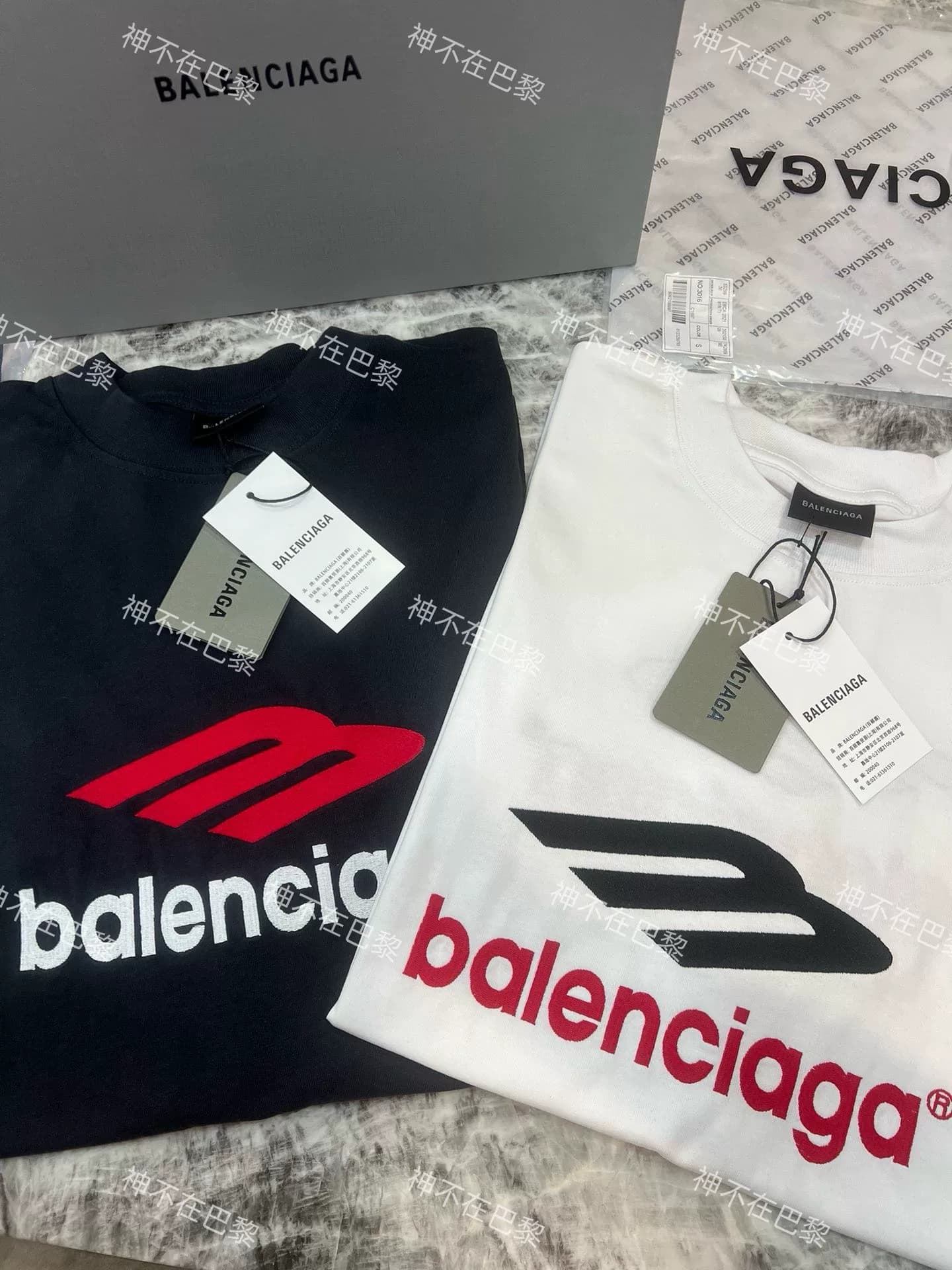 Футболка с короткими рукавами и вышитым логотипом Balenciaga 3M, выполненная в высоком разрешении.