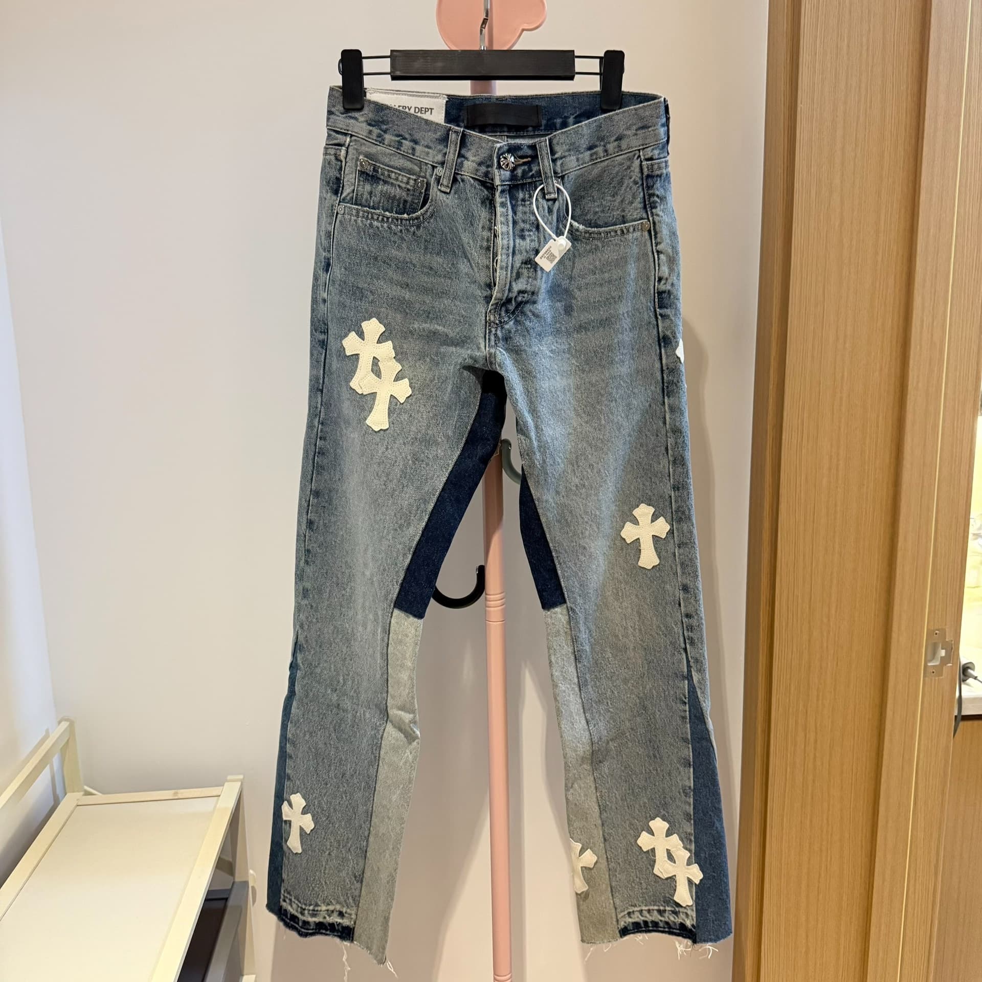 Старые совершенно новые джинсовые брюки GALLERY DEPOT, вышитые крестиком