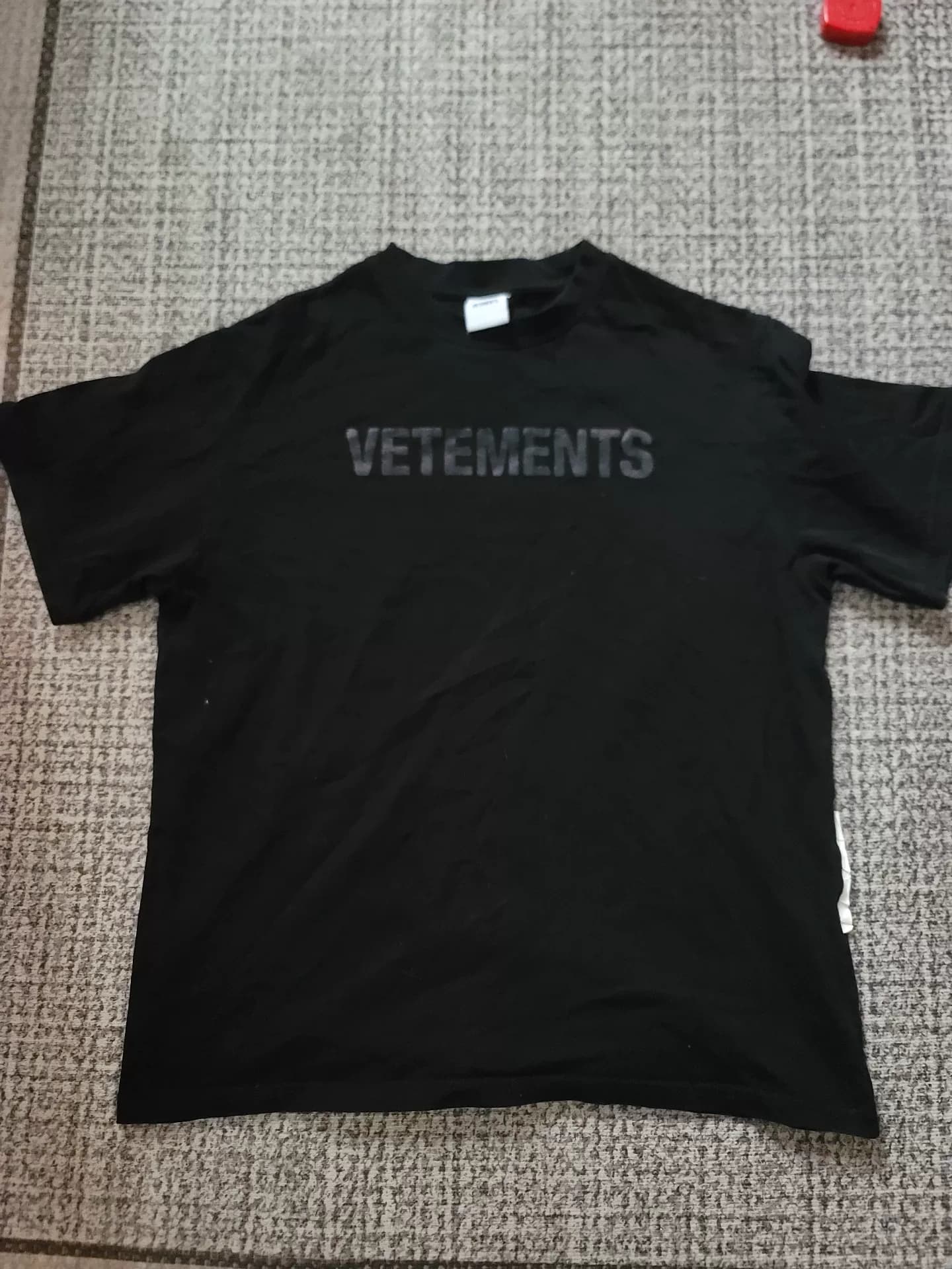 Почти новая черная футболка VETEMENTS с короткими рукавами, размер L, длина 68, обхват груди