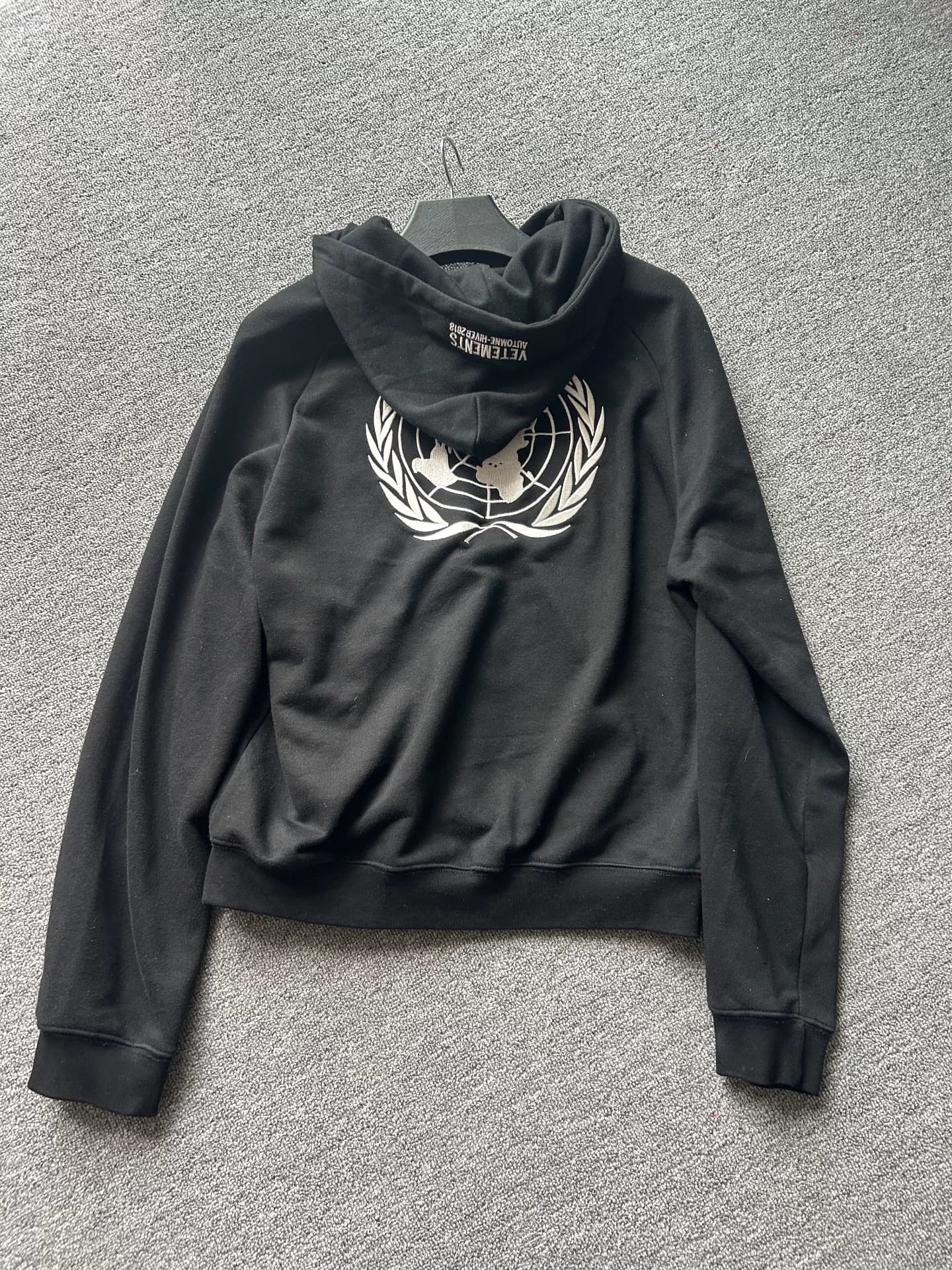 свитер vetements earth