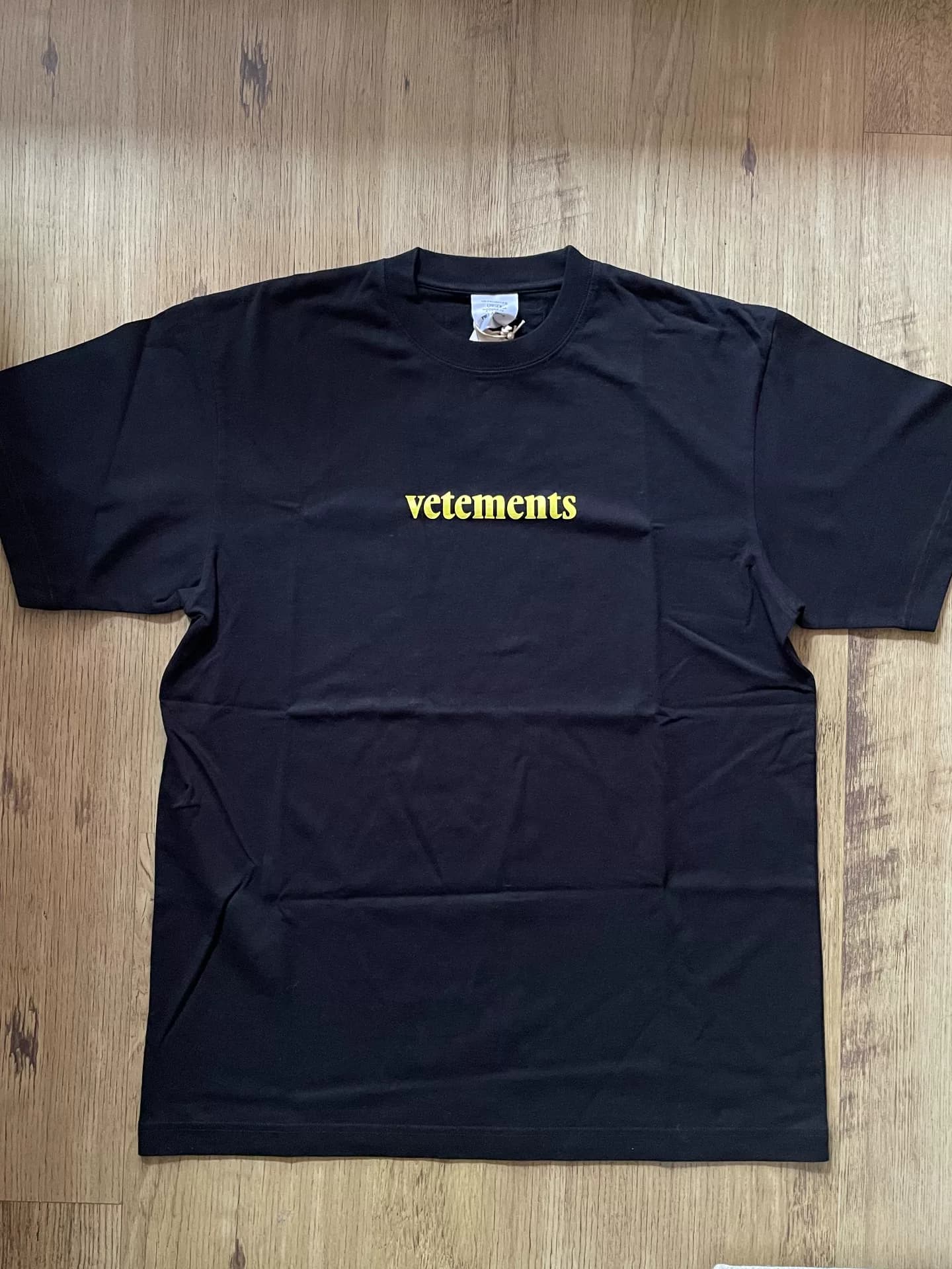 классическая футболка с буквенным логотипом Vetements с коротким рукавом