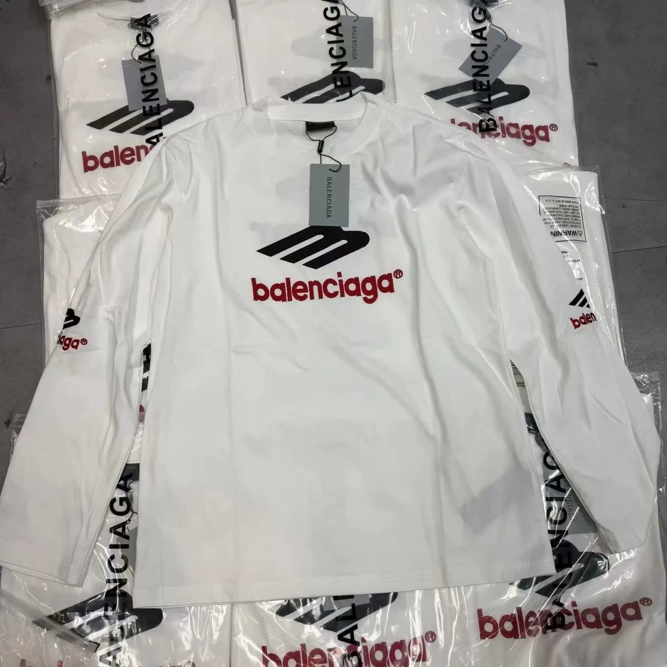 Новый бренд Balenciaga с длинным рукавом в натуральную величину