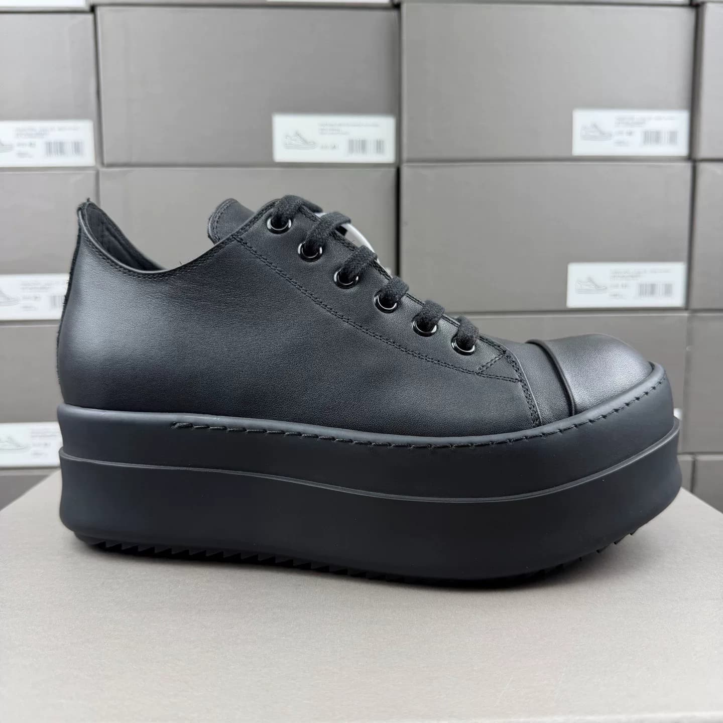 Туфли РИКА ОУЭНСА из натуральной воловьей кожи на толстой подошве с открытым носком.