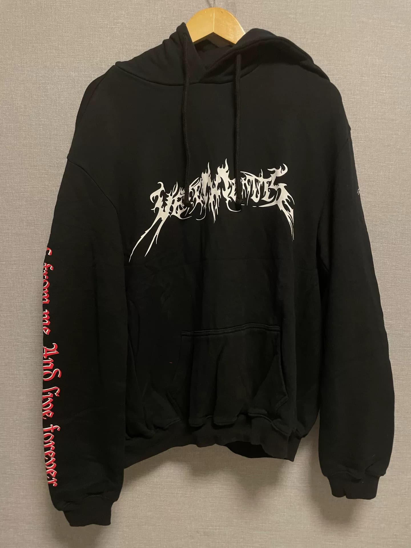 черный свитер с пятиконечной звездой от vetements
