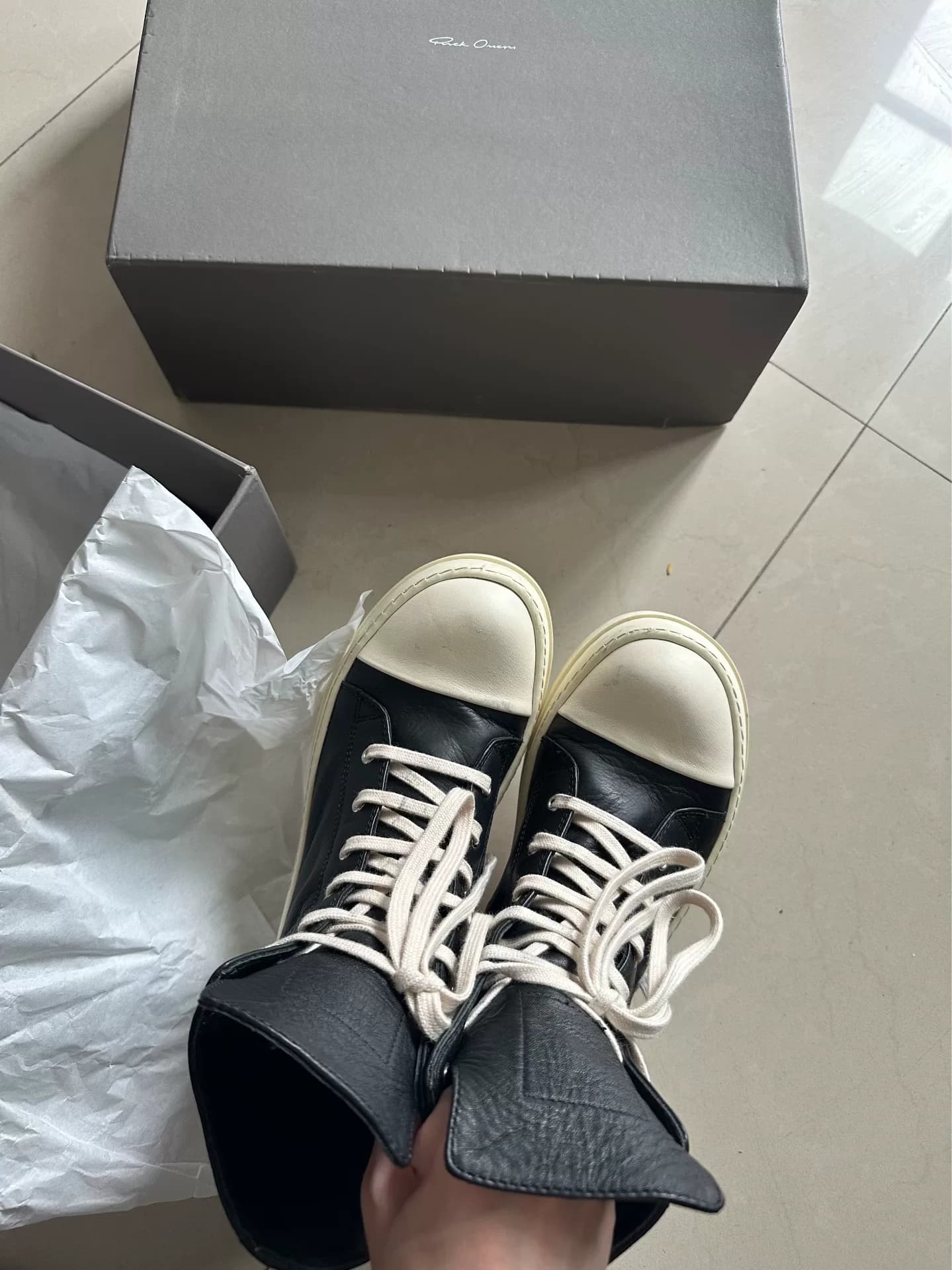 большие конверсы rog rickowens на толстой подошве по-прежнему имеют такой же цвет, как