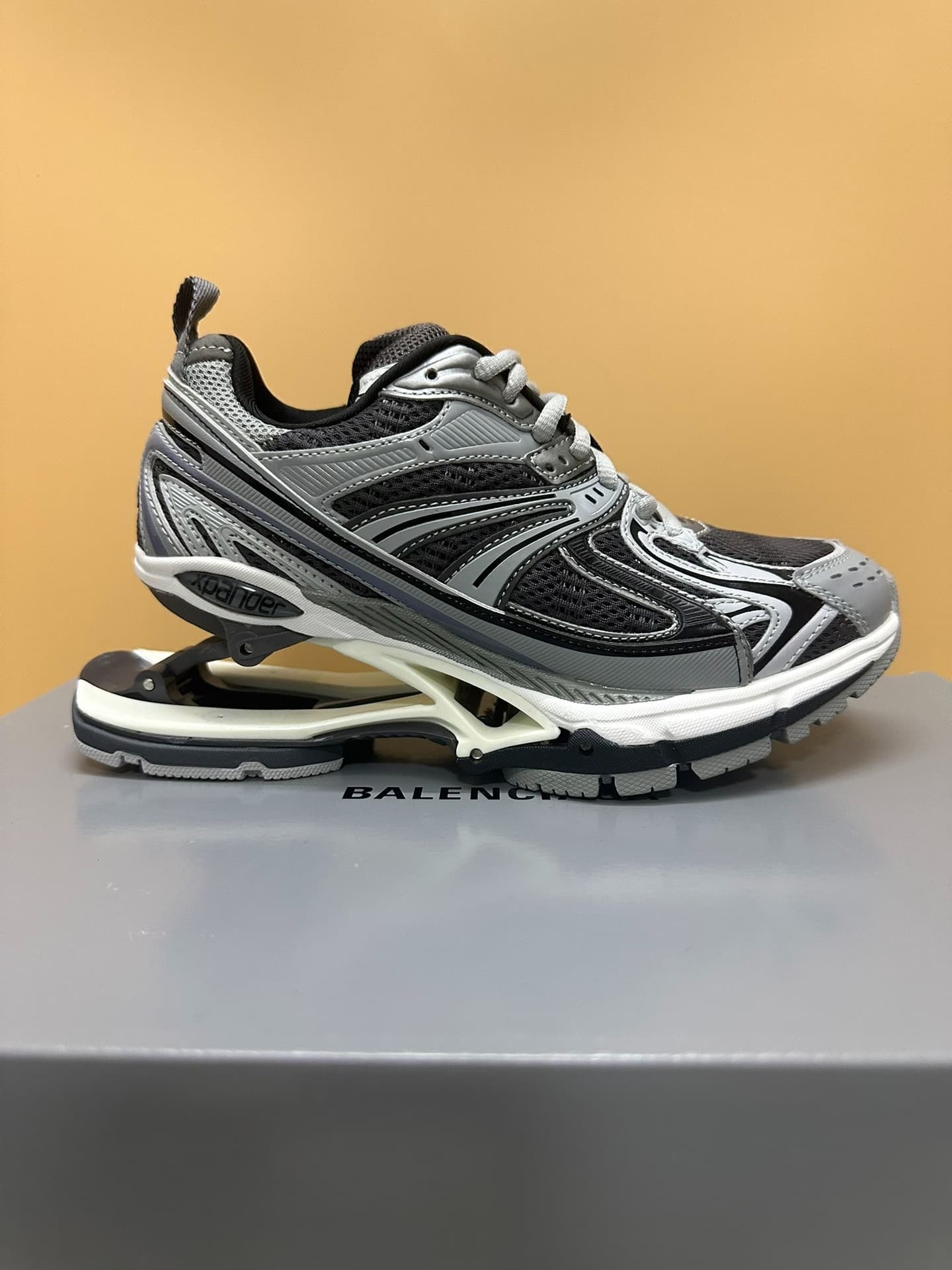 Balenciaga Balenciaga X-Pander Весенние туфли из сетчатого материала с потертостями