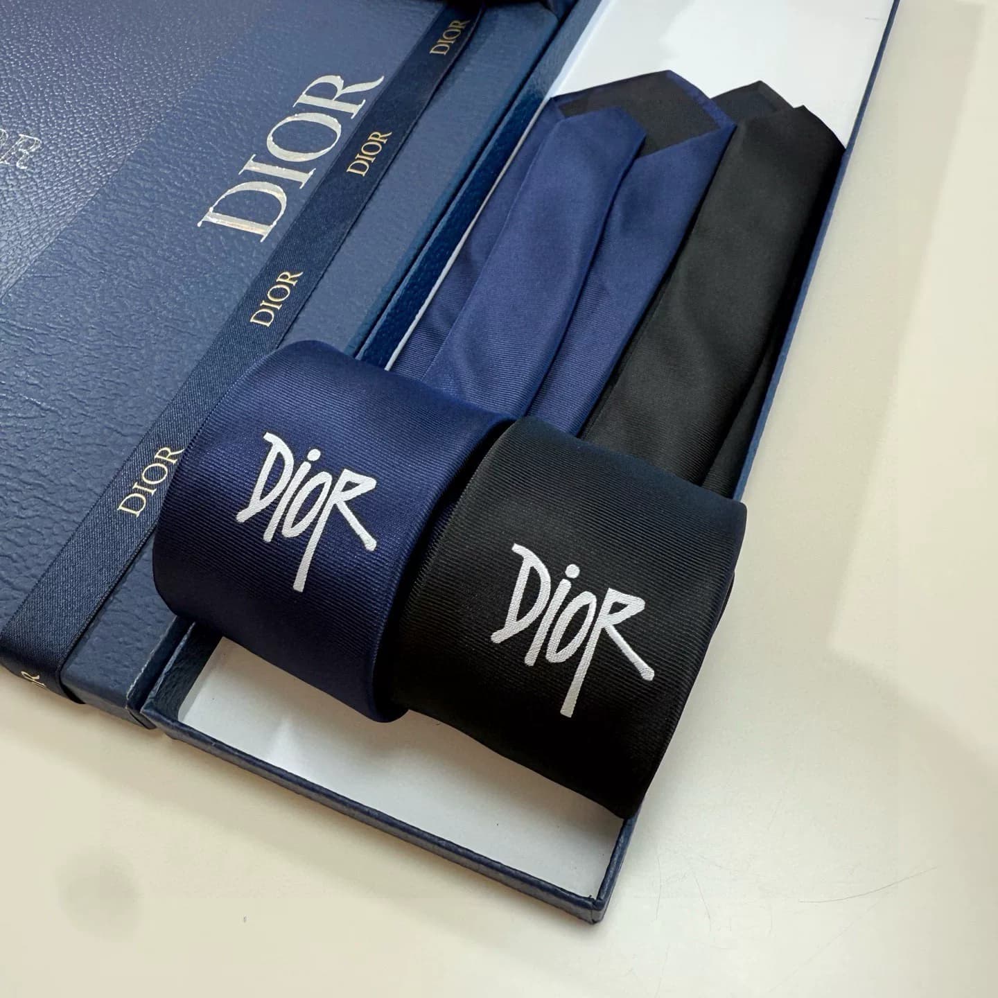 Dior Мужской галстук Dior, классический стиль с логотипом, гладкая ткань и текстура, тонкая работа
