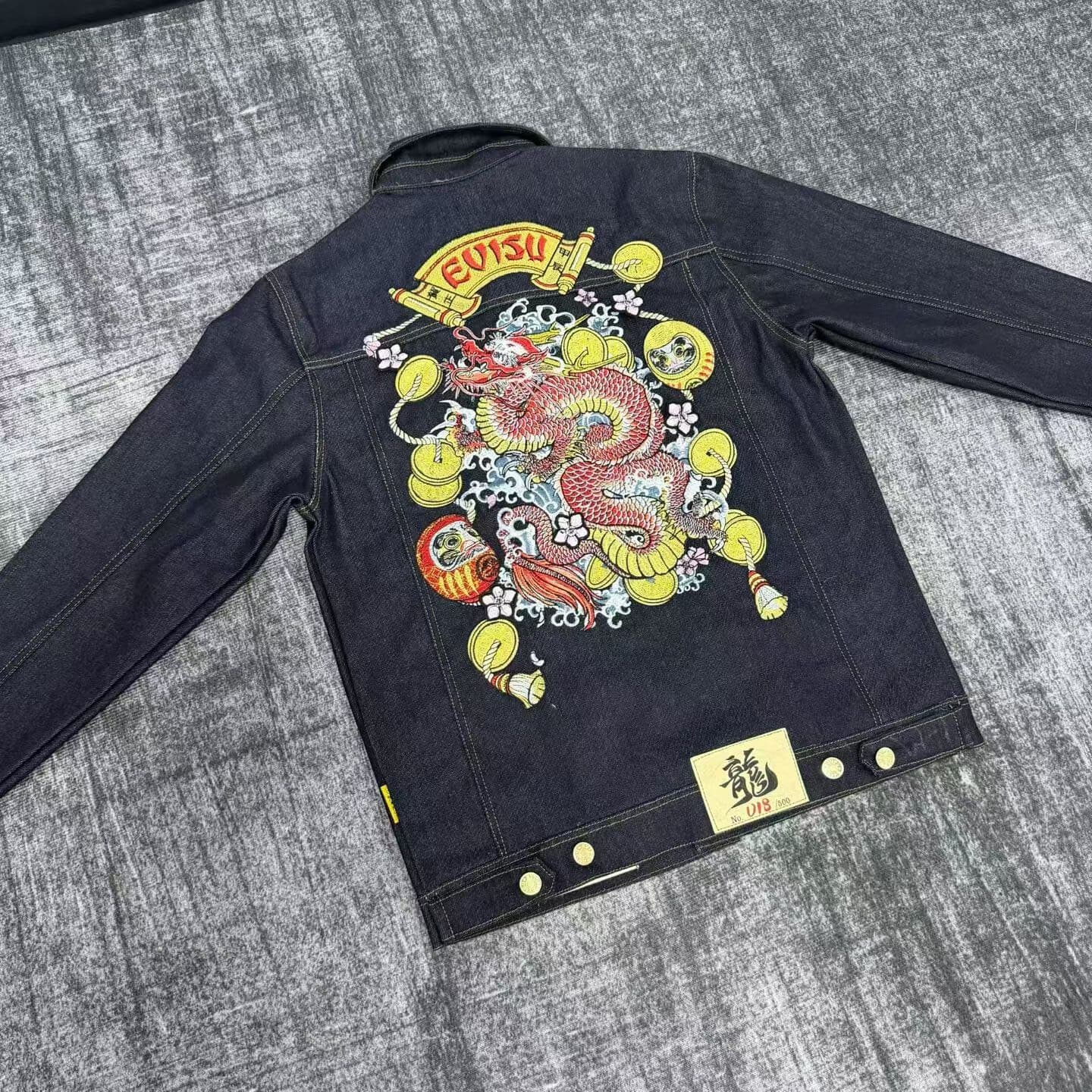 Совершенно новая джинсовая куртка EVISU Year of the Dragon Limited, нет.018/500, тег возвращен