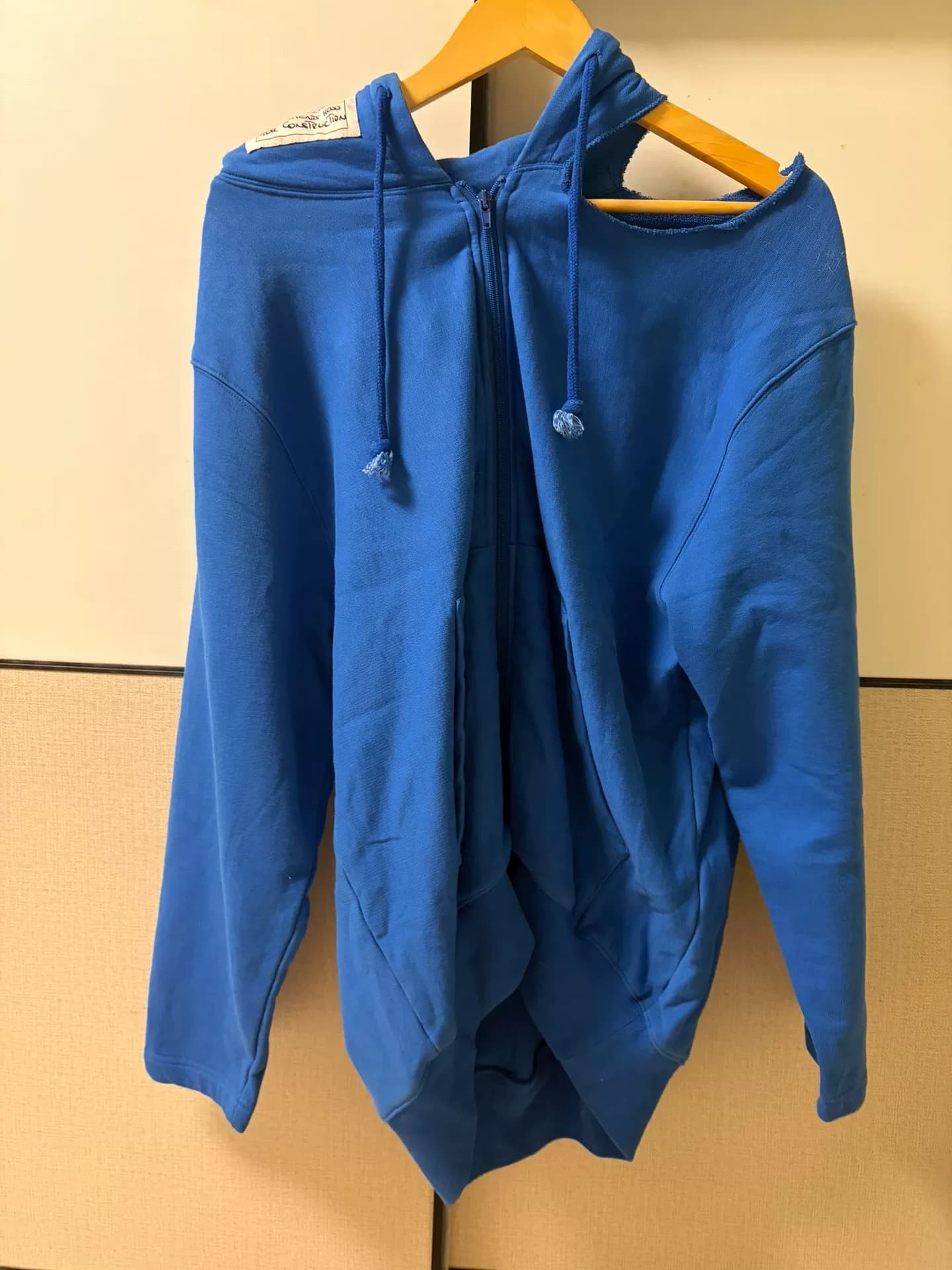 кобрендовый свитер с капюшоном vetements 17ss champion