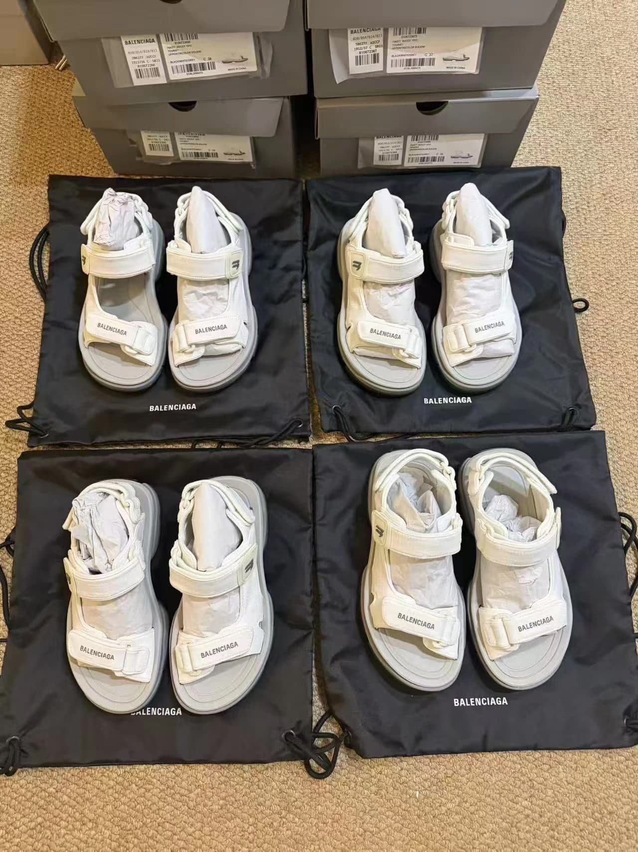 Совершенно новые оригинальные спортивные босоножки Balenciaga, белые, в оригинальной упаковке, все на месте, плотные