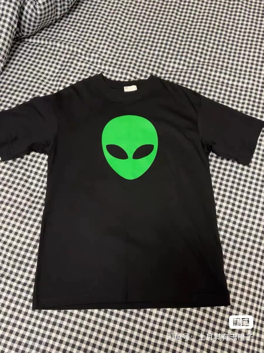 Футболка Balenciaga alien с короткими рукавами, черная хлопчатобумажная ткань, размер M, небольшие следы износа, на груди