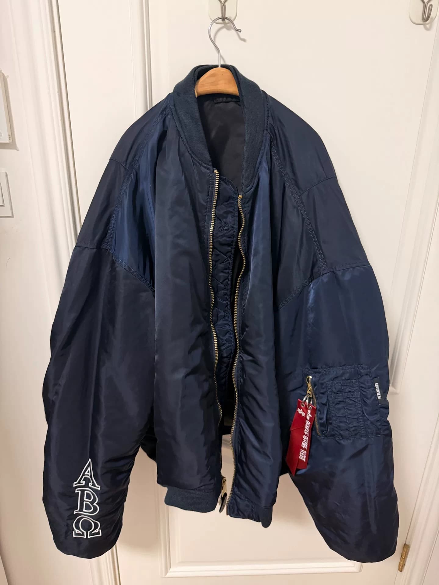 Архивная куртка VETEMENTS, созданная в период правления Демны,