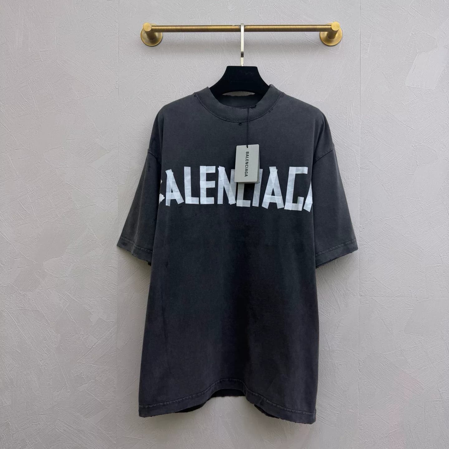 Футболка с короткими рукавами Balenciaga Balenciaga с буквенным логотипом в виде резиновой полоски, выстиранная и изношенная