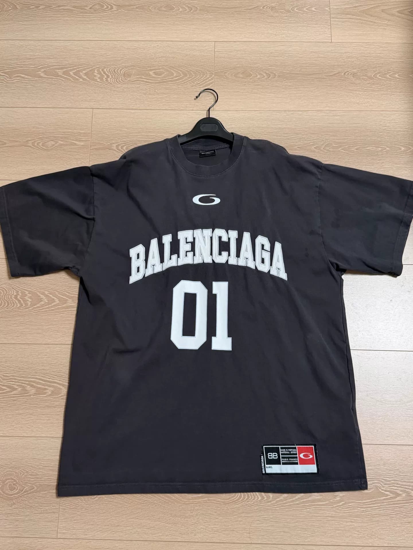 Balenciaga Balenciaga SS25 с коротким рукавом, Размер 4