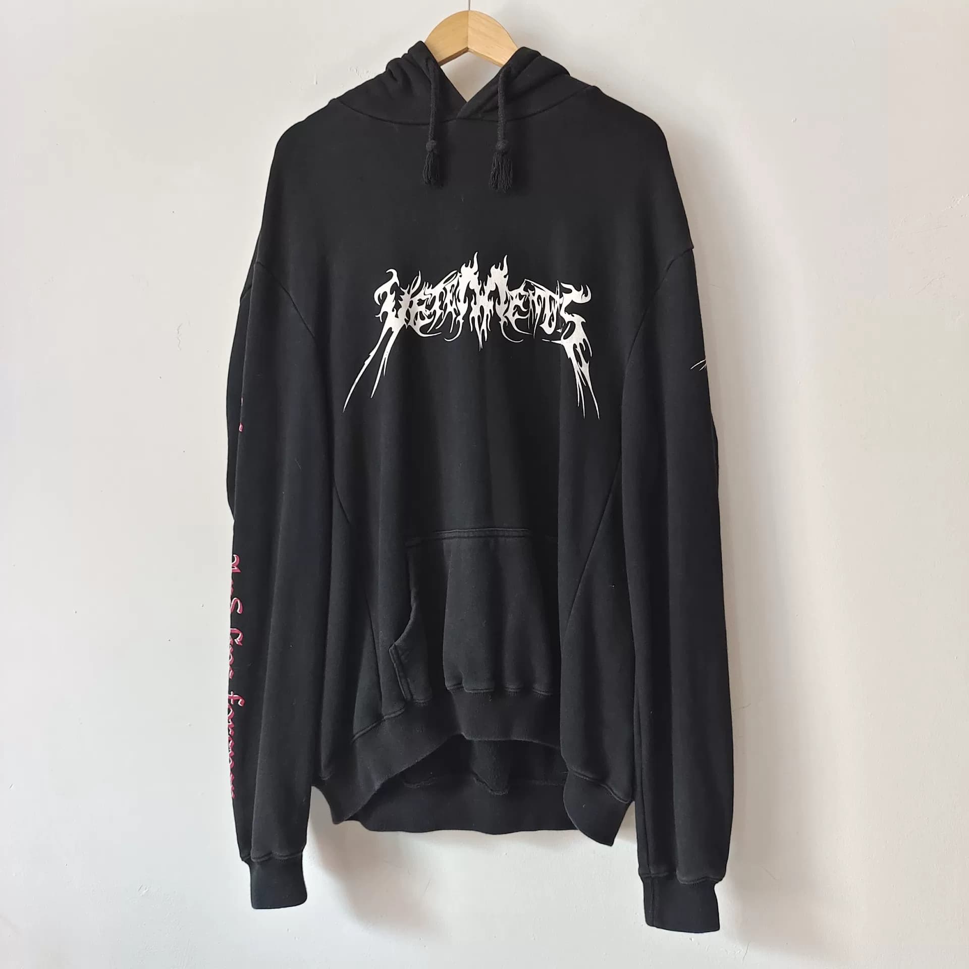 свитер с капюшоном в виде пятиконечной звезды от vetements, размер s