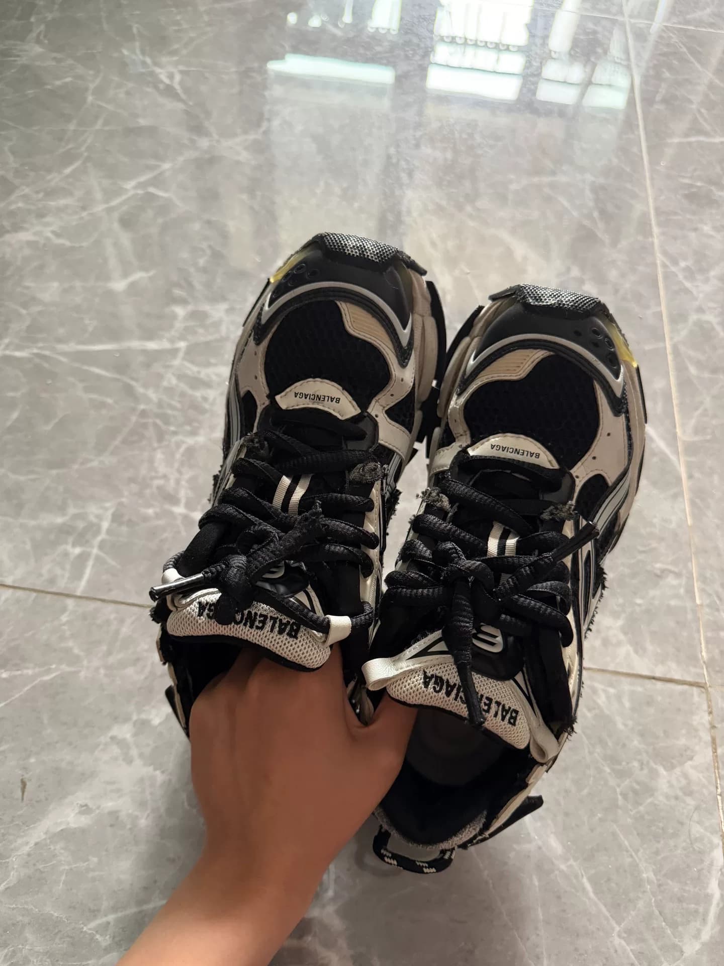 Женские черно-белые кроссовки Balenciaga Runner daddy 37 размера