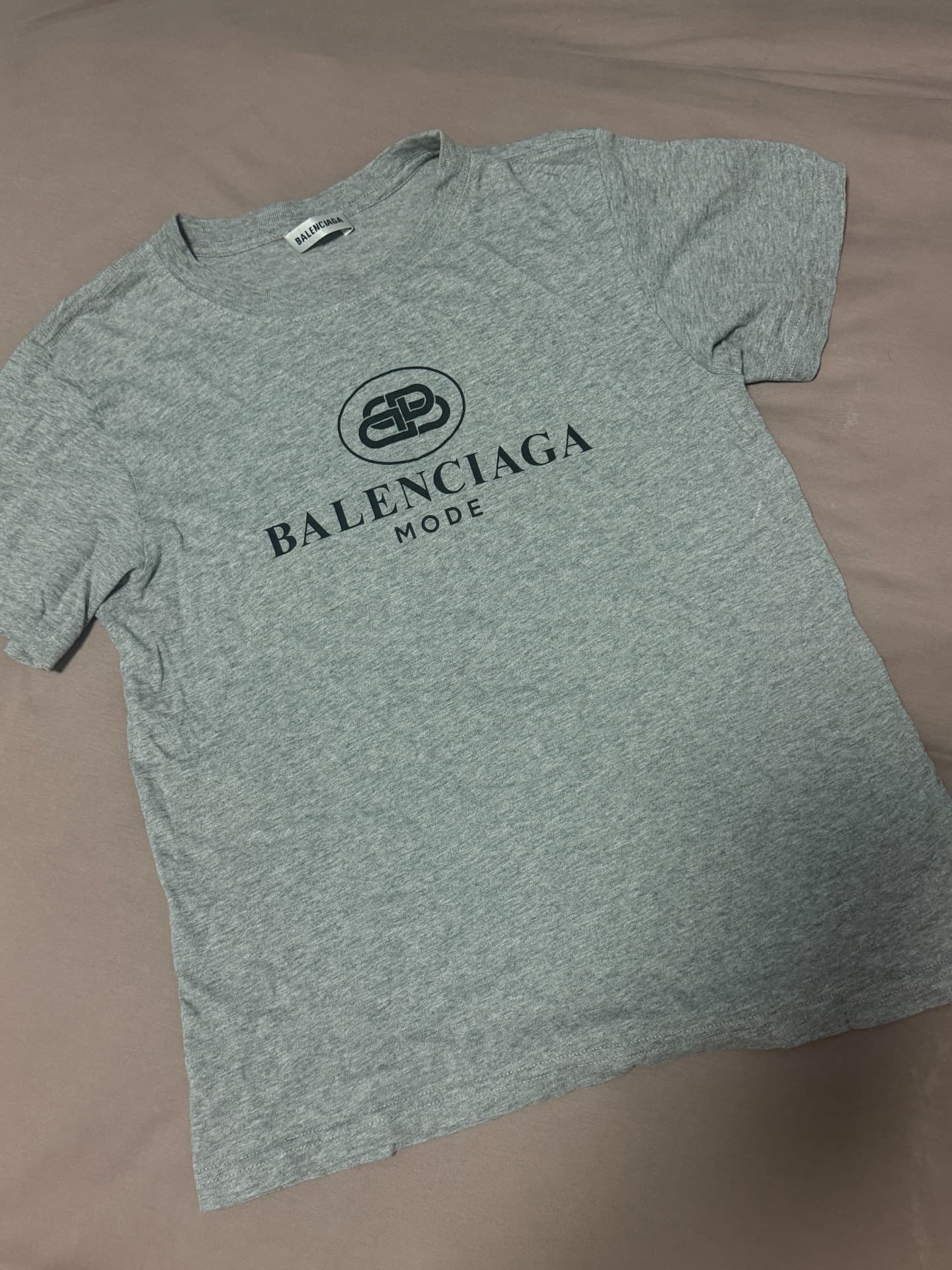 Женская серая футболка с короткими рукавами Balenciaga, размер S, приталенный крой, верхняя часть тела очень тонкая