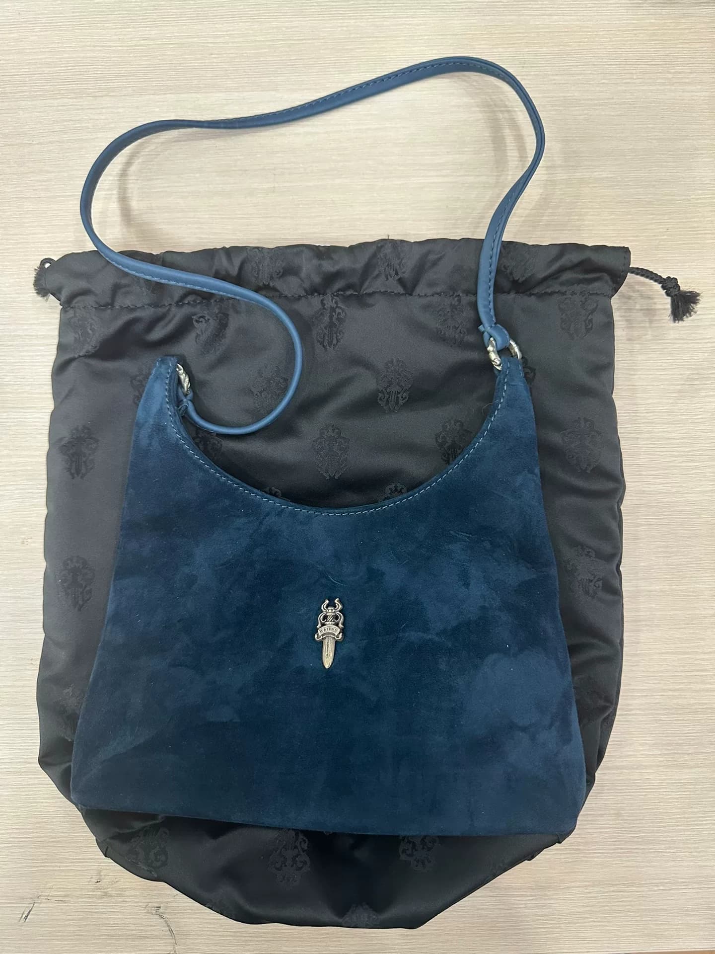 Сумка для подмышек Chrome Hearts Viv из темно-синей замши