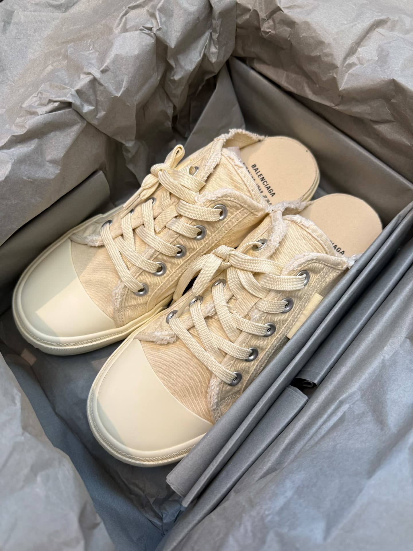 Balenciaga белый полупальто Balenciaga/Баленсиага размер 38