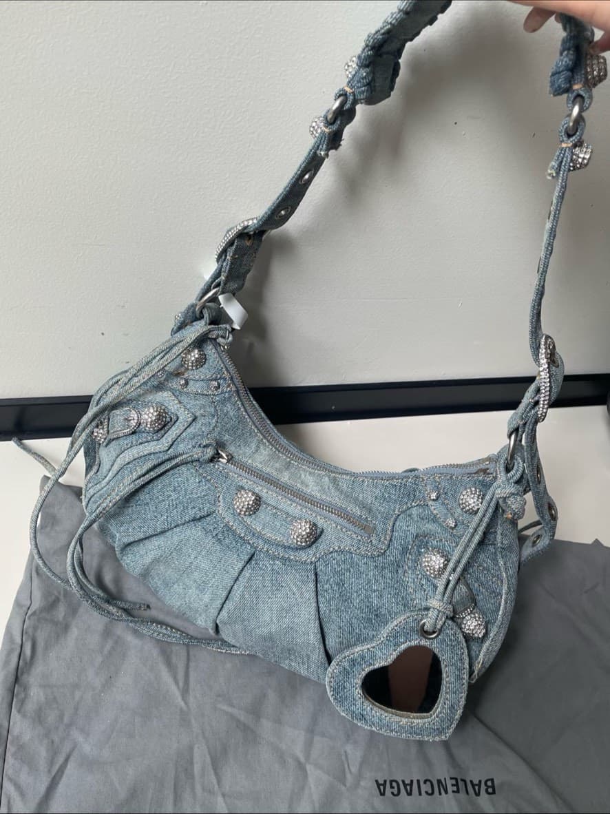 Джинсовая ткань Balenciaga Balenciaga Le Cagole с бриллиантовой пряжкой