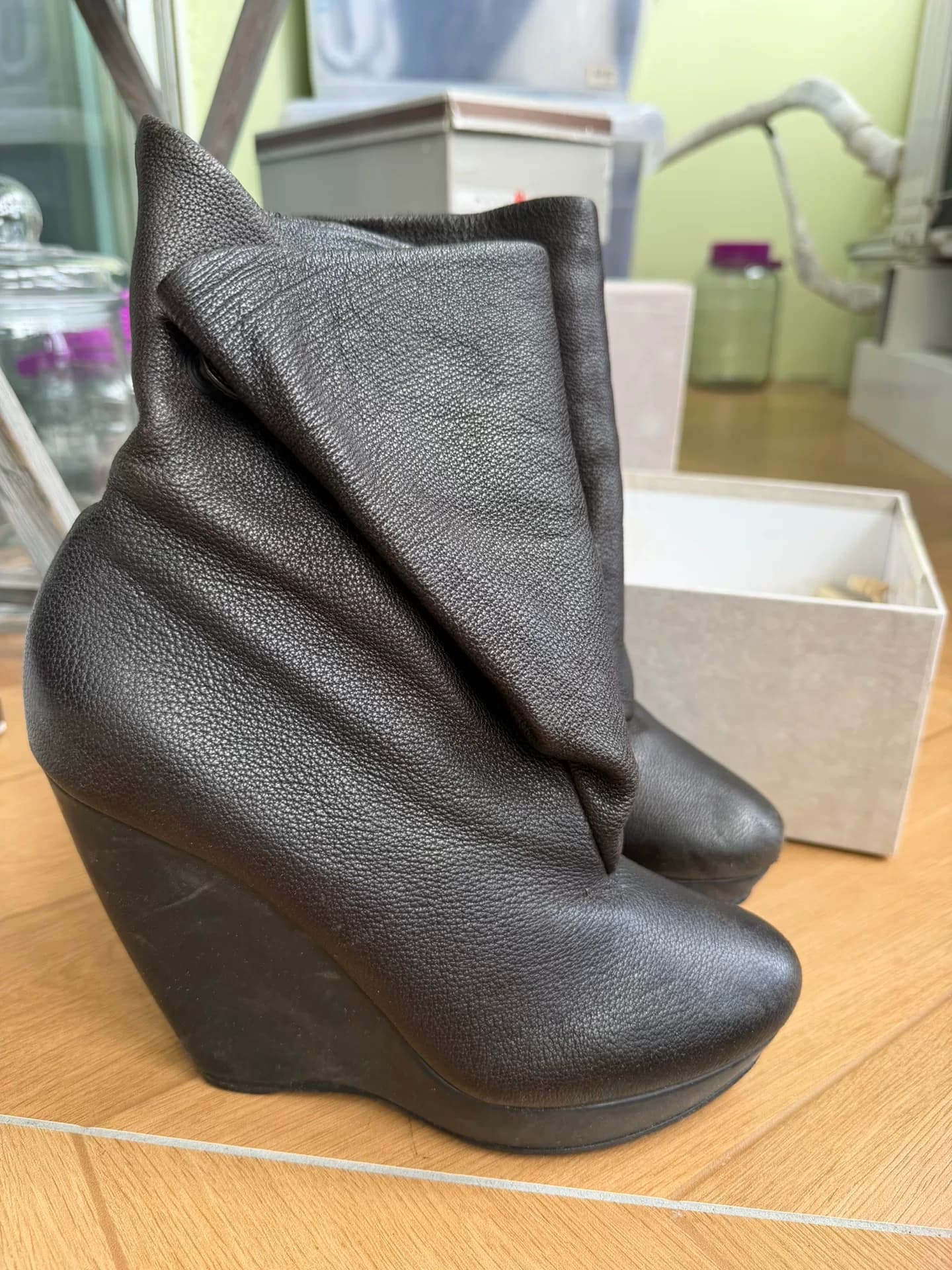 Личная одежда, Balenciaga Кожаные сапоги на танкетке Balenciaga, черные, 3