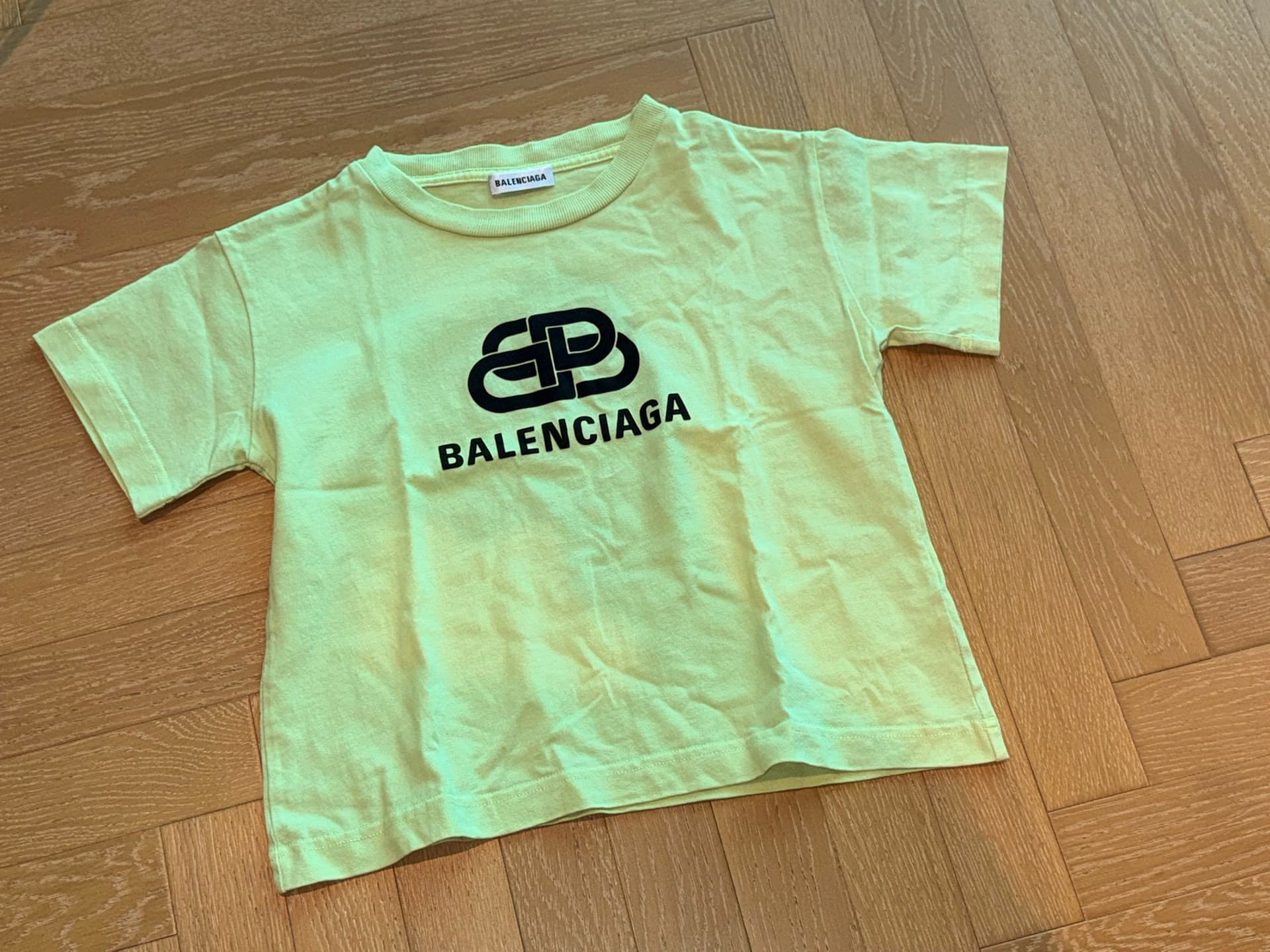 Футболка из натуральной кожи Balenciaga с короткими рукавами