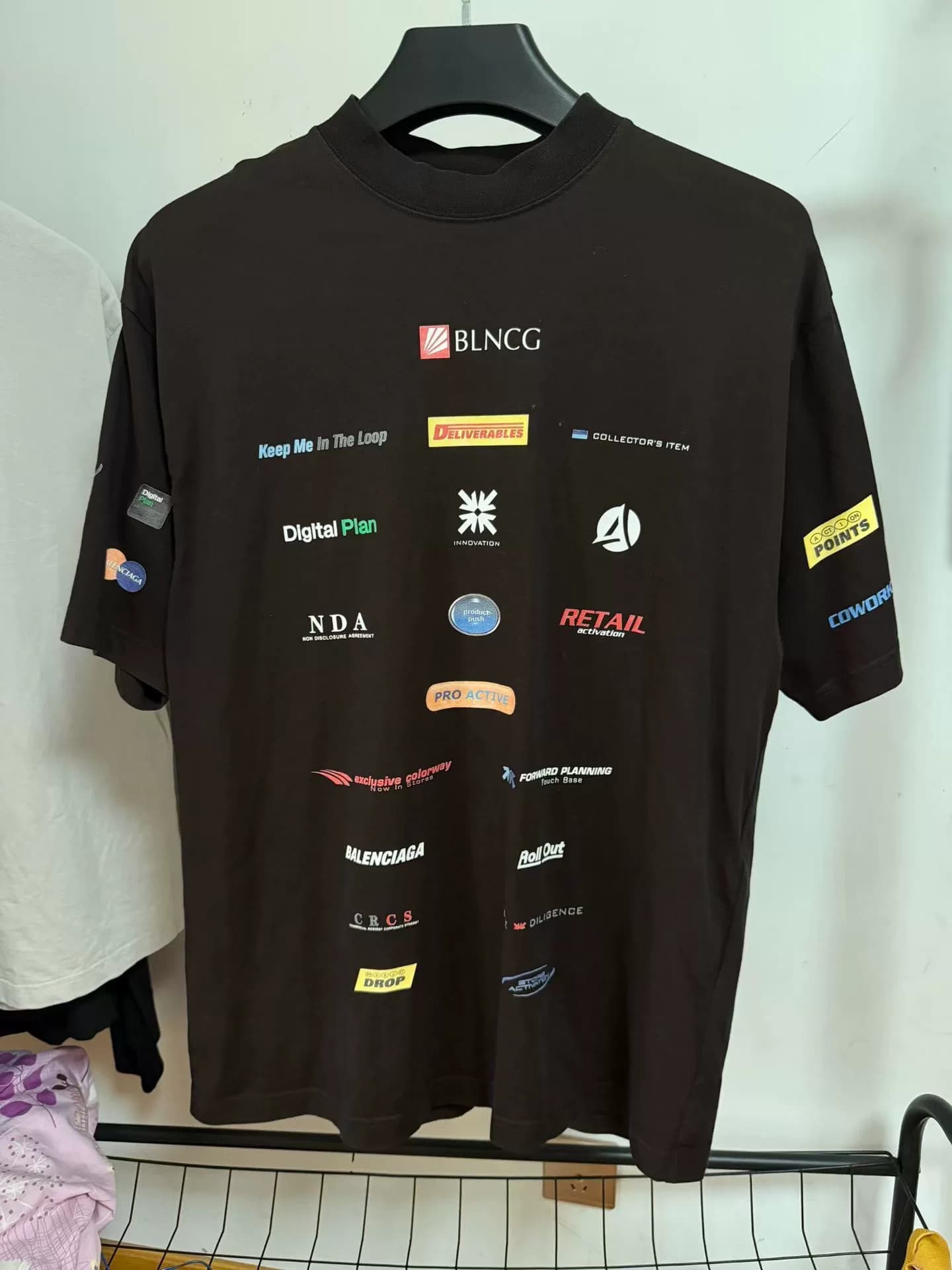 Футболка с короткими рукавами и логотипом Balenciaga ss25 racing element размера xs оранжевого цвета, очень новая и длинная