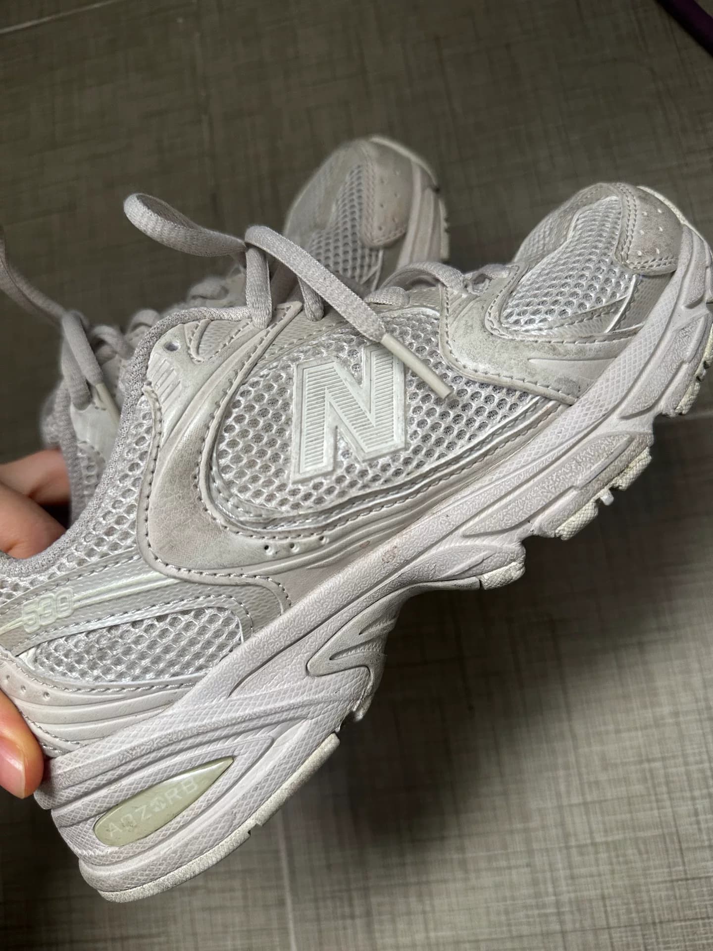 Спортивная обувь New Balance, размер 36, светло-серая, подошва меньше изнашивается, цвет нормальный, удобная в носке