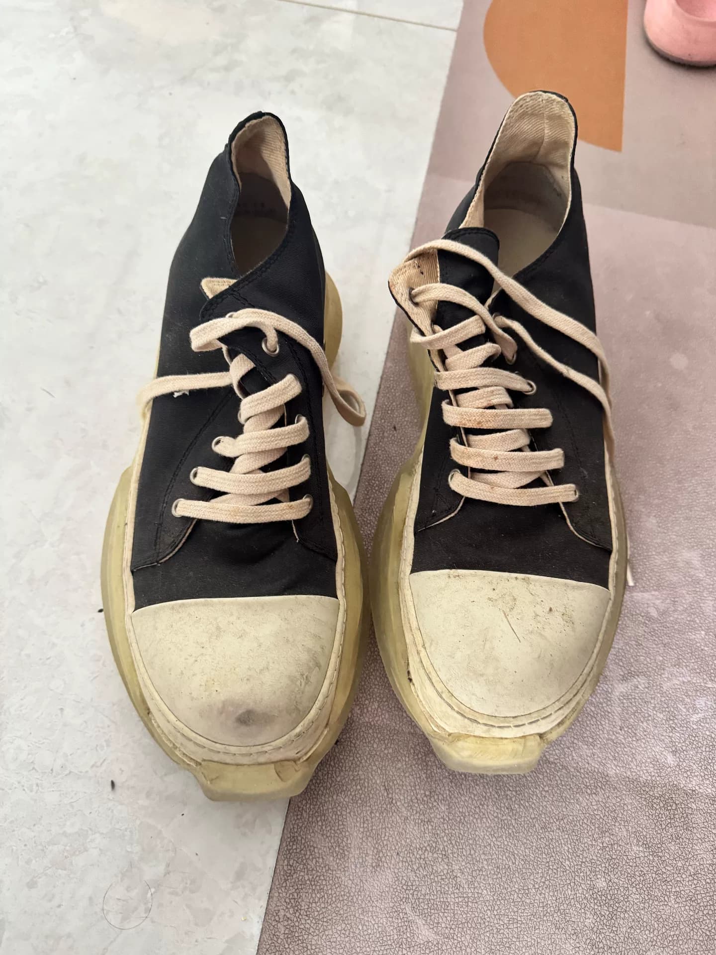 Парусиновые туфли-балетки Rick Owens на толстой подошве, черно-белые в тон, с глубоким вырезом, водонепроницаемые